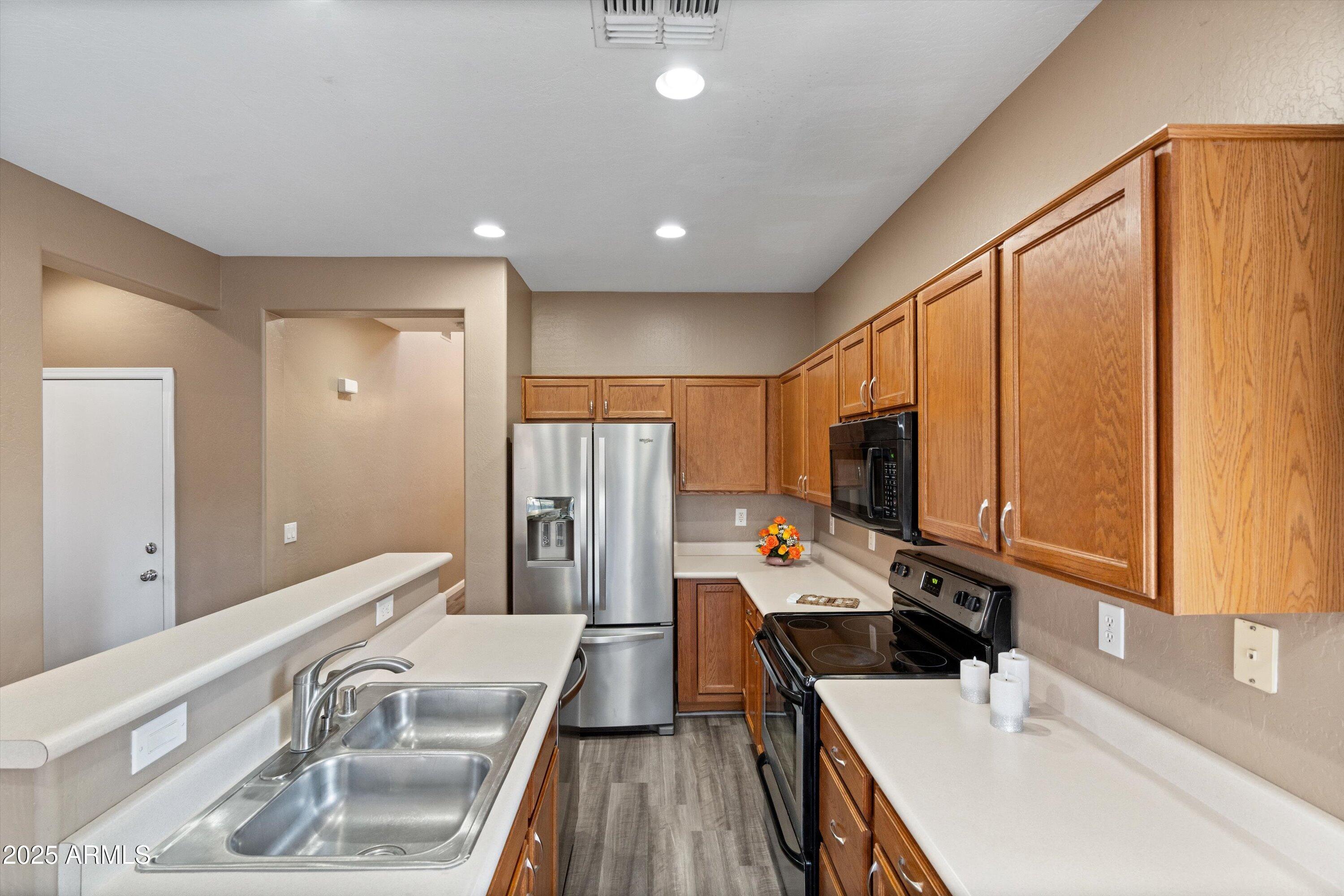 5174 W LAUREL Avenue