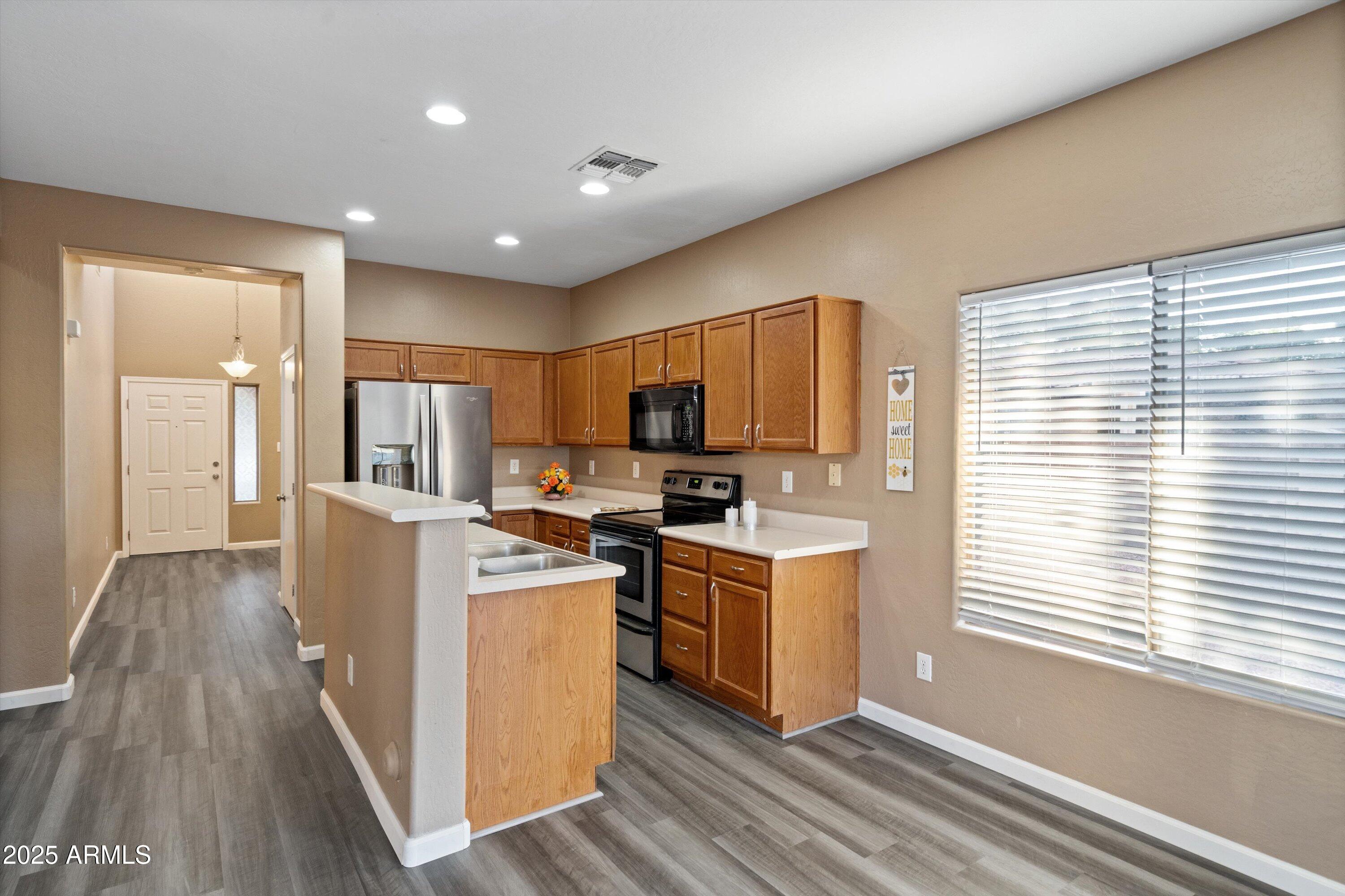 5174 W LAUREL Avenue