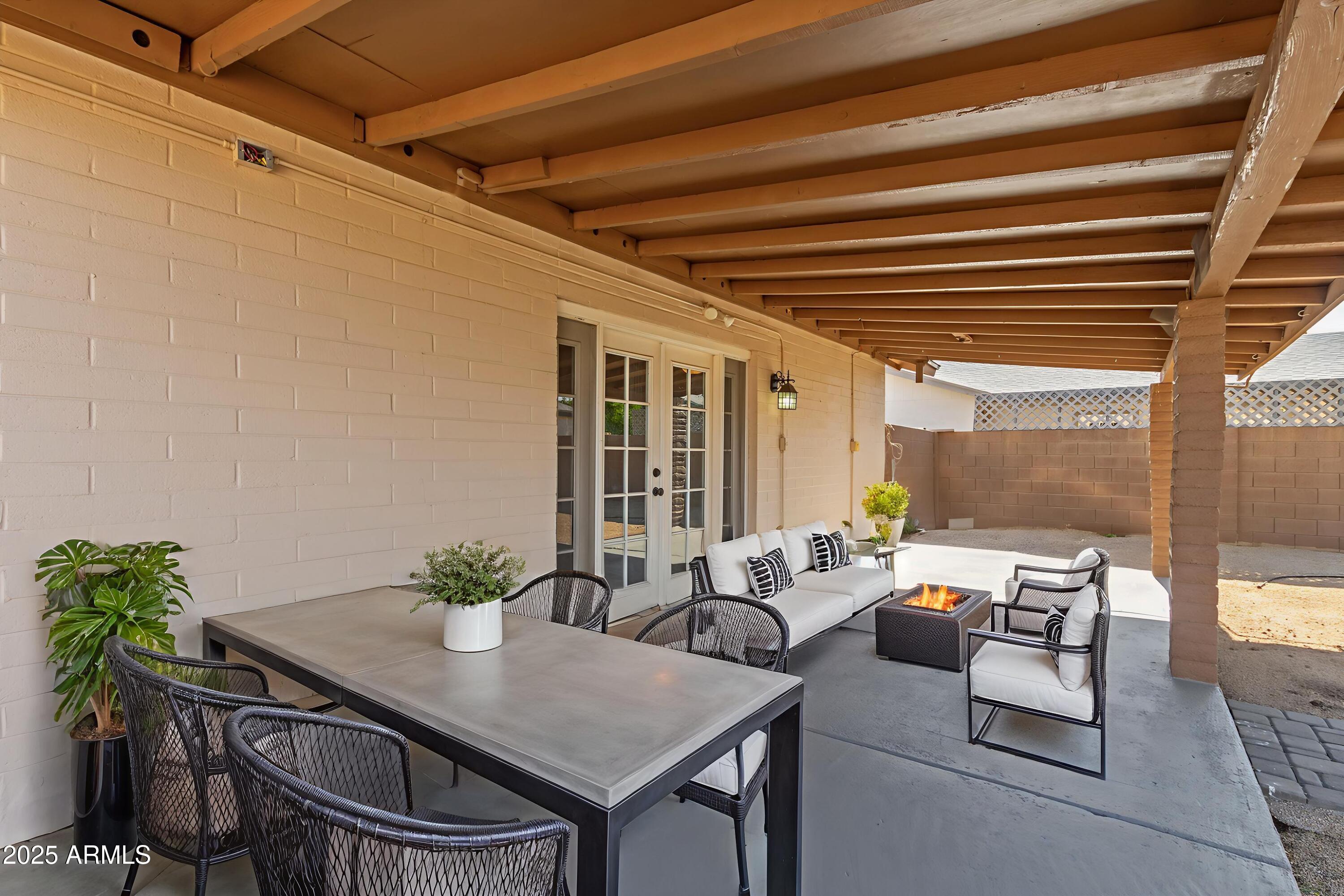 1002 W VILLA RITA Drive