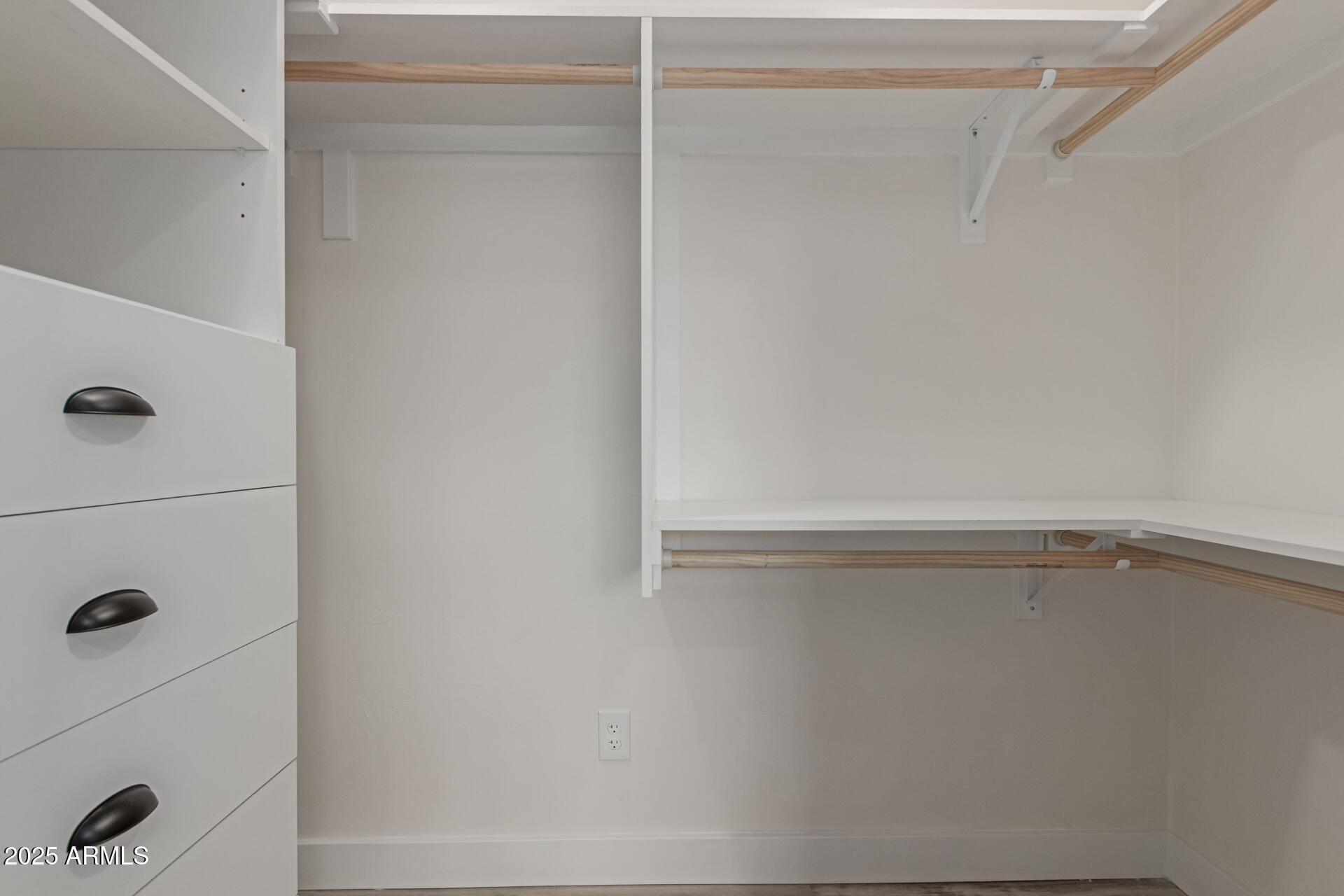 2139 W WHITTON Avenue