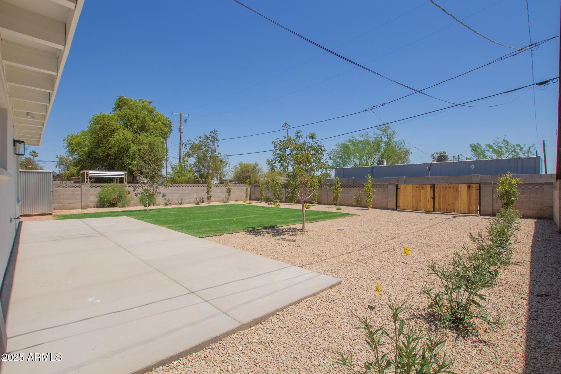 2139 W WHITTON Avenue