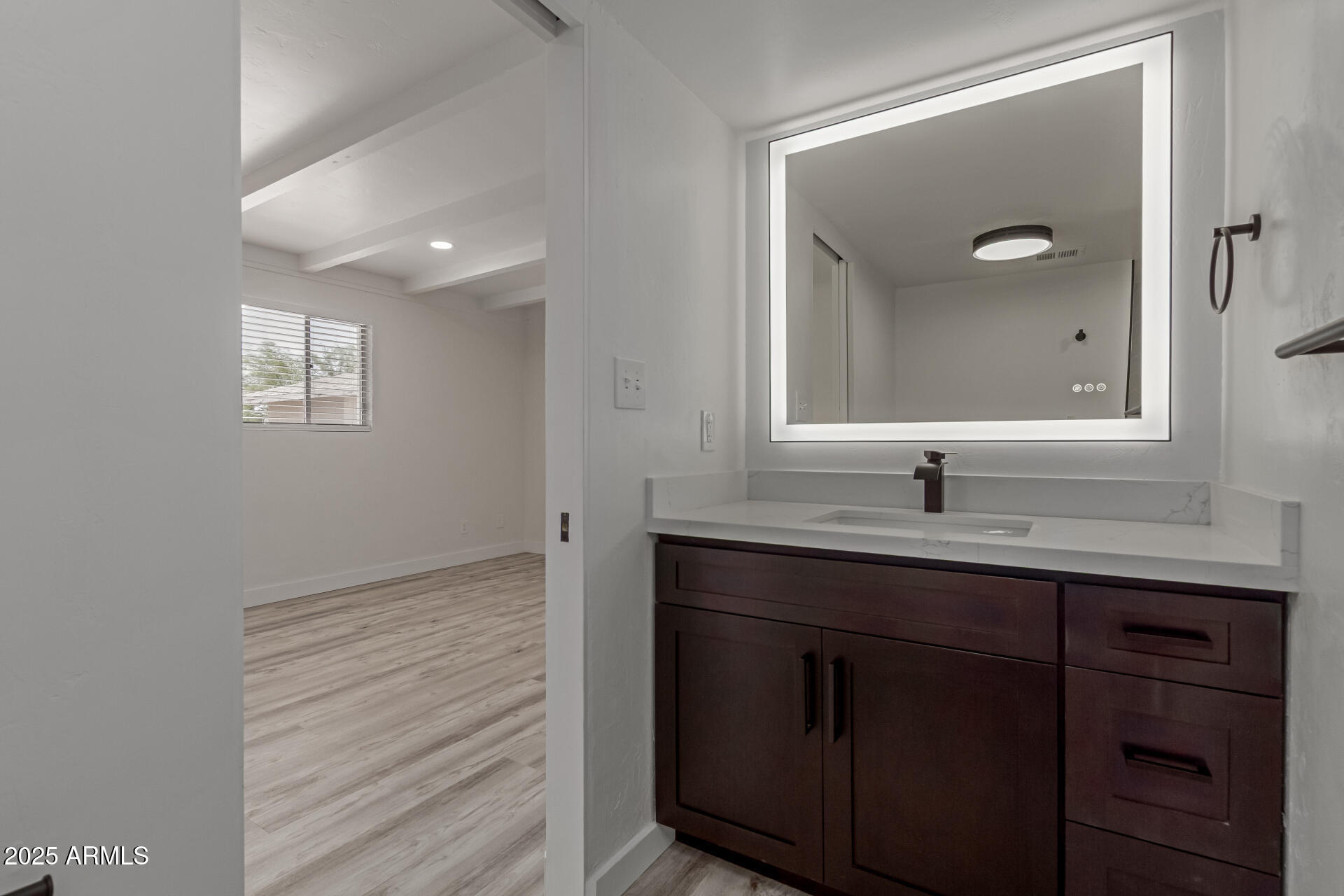 2139 W WHITTON Avenue