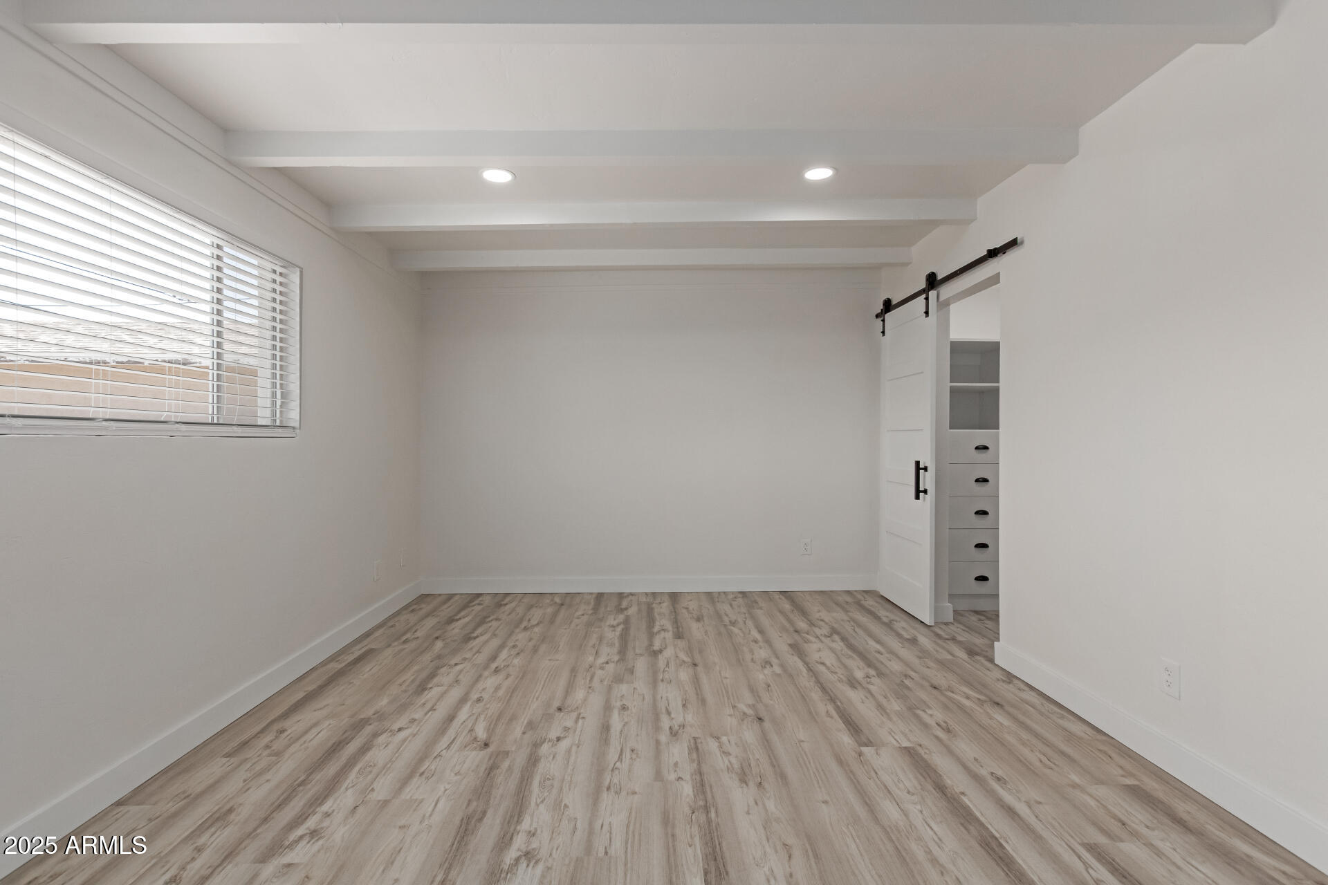 2139 W WHITTON Avenue