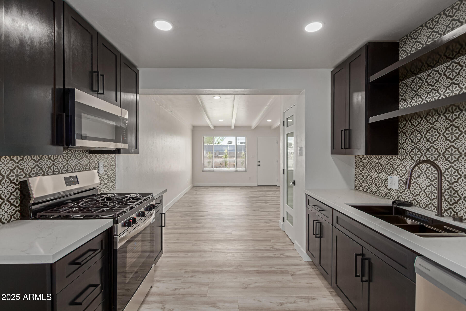 2139 W WHITTON Avenue