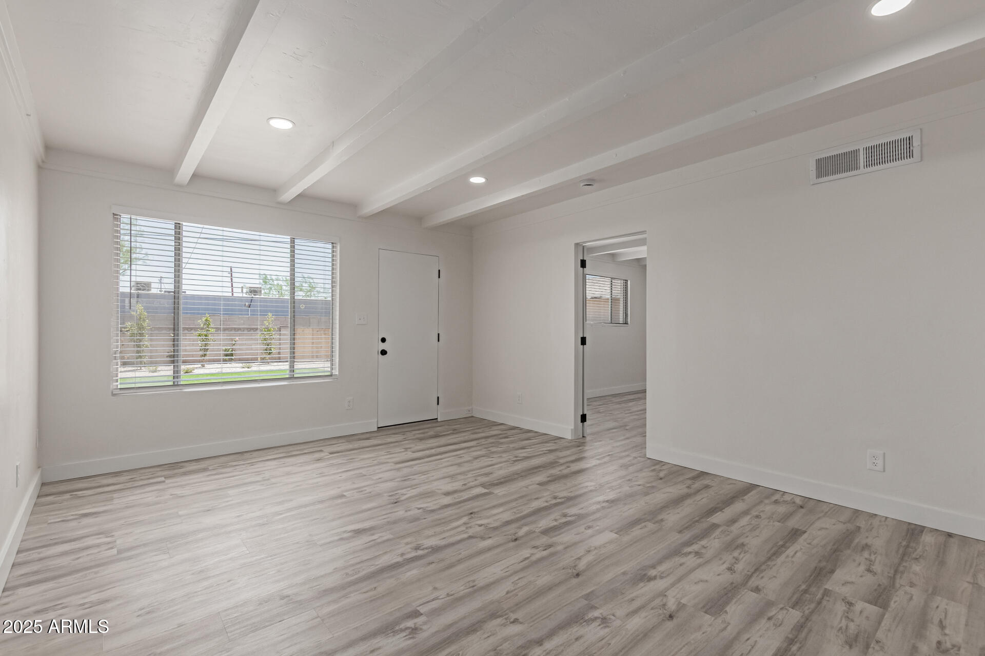 2139 W WHITTON Avenue