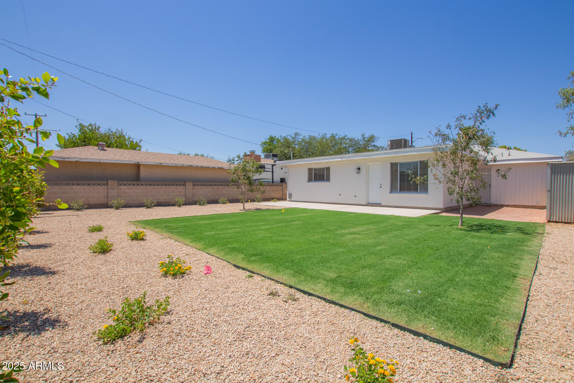 2139 W WHITTON Avenue