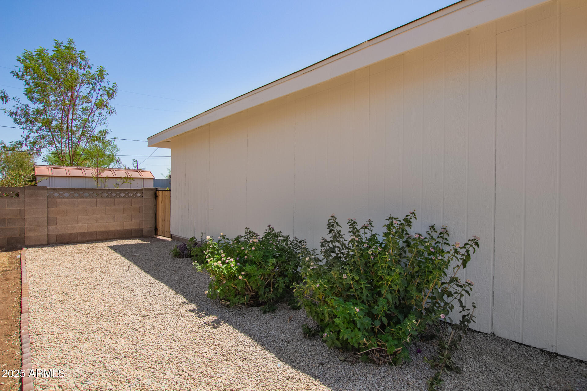 2139 W WHITTON Avenue