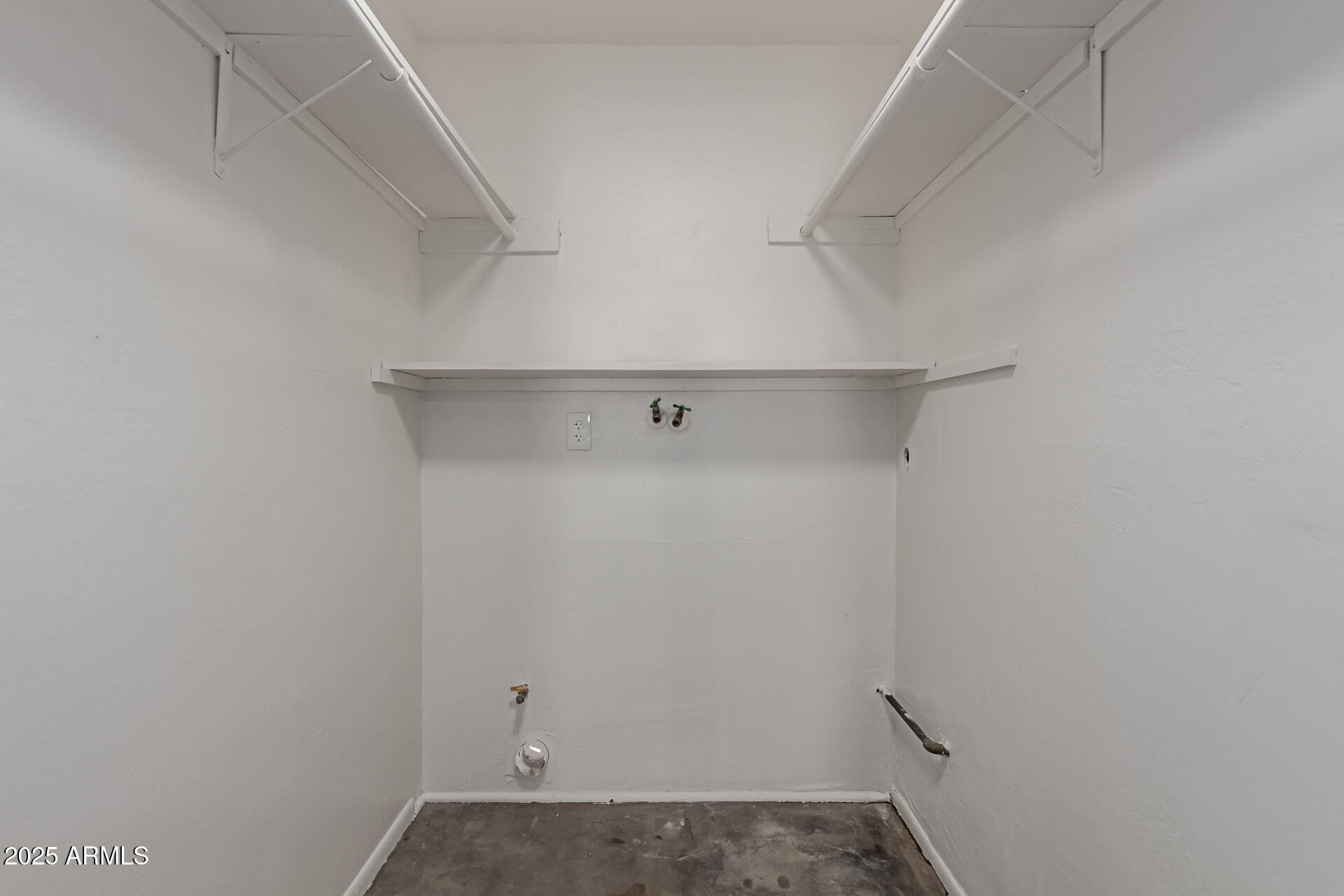 2139 W WHITTON Avenue