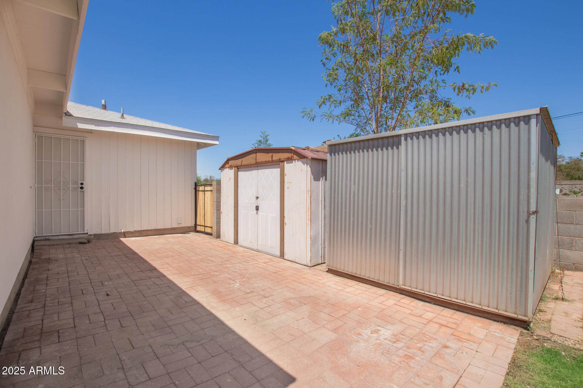 2139 W WHITTON Avenue