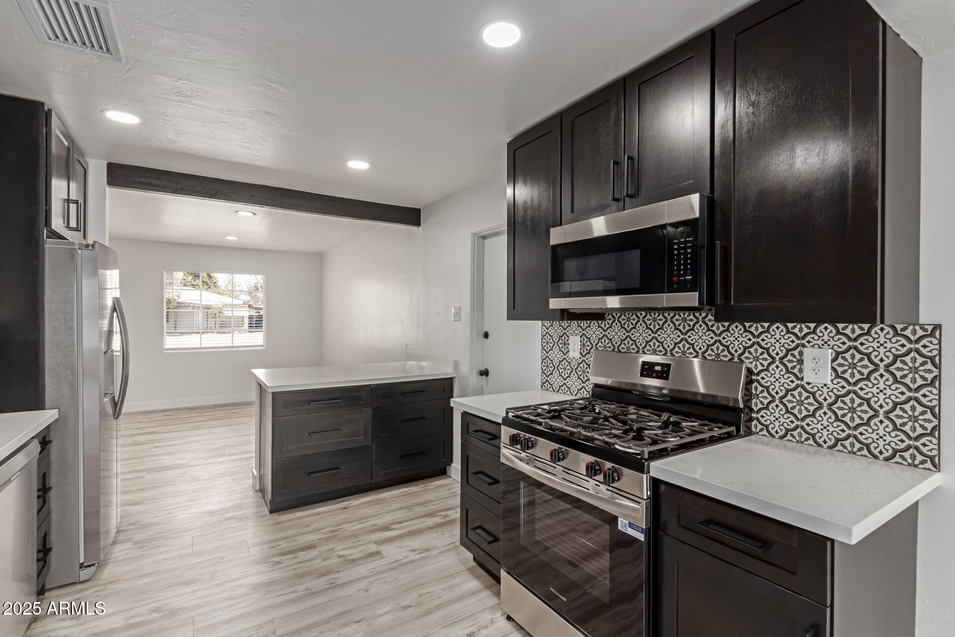 2139 W WHITTON Avenue