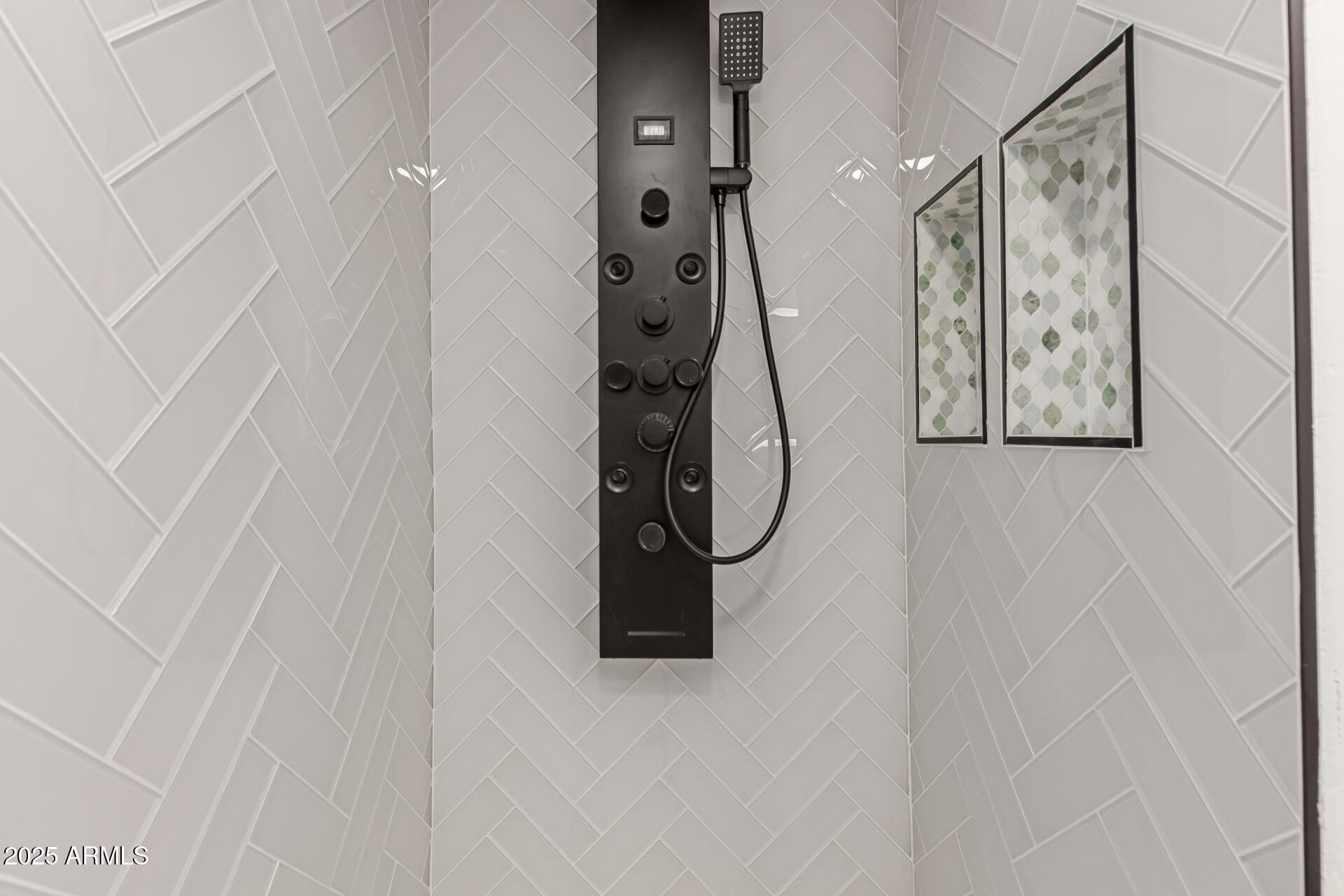 2139 W WHITTON Avenue