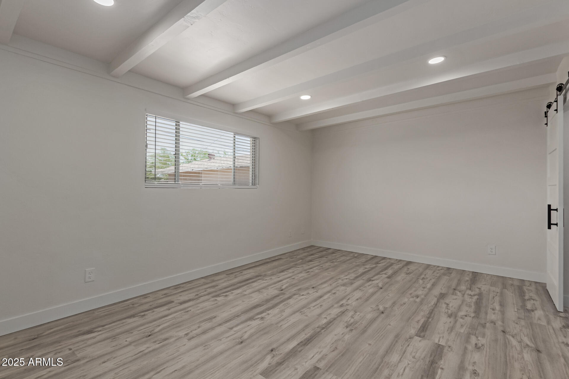 2139 W WHITTON Avenue