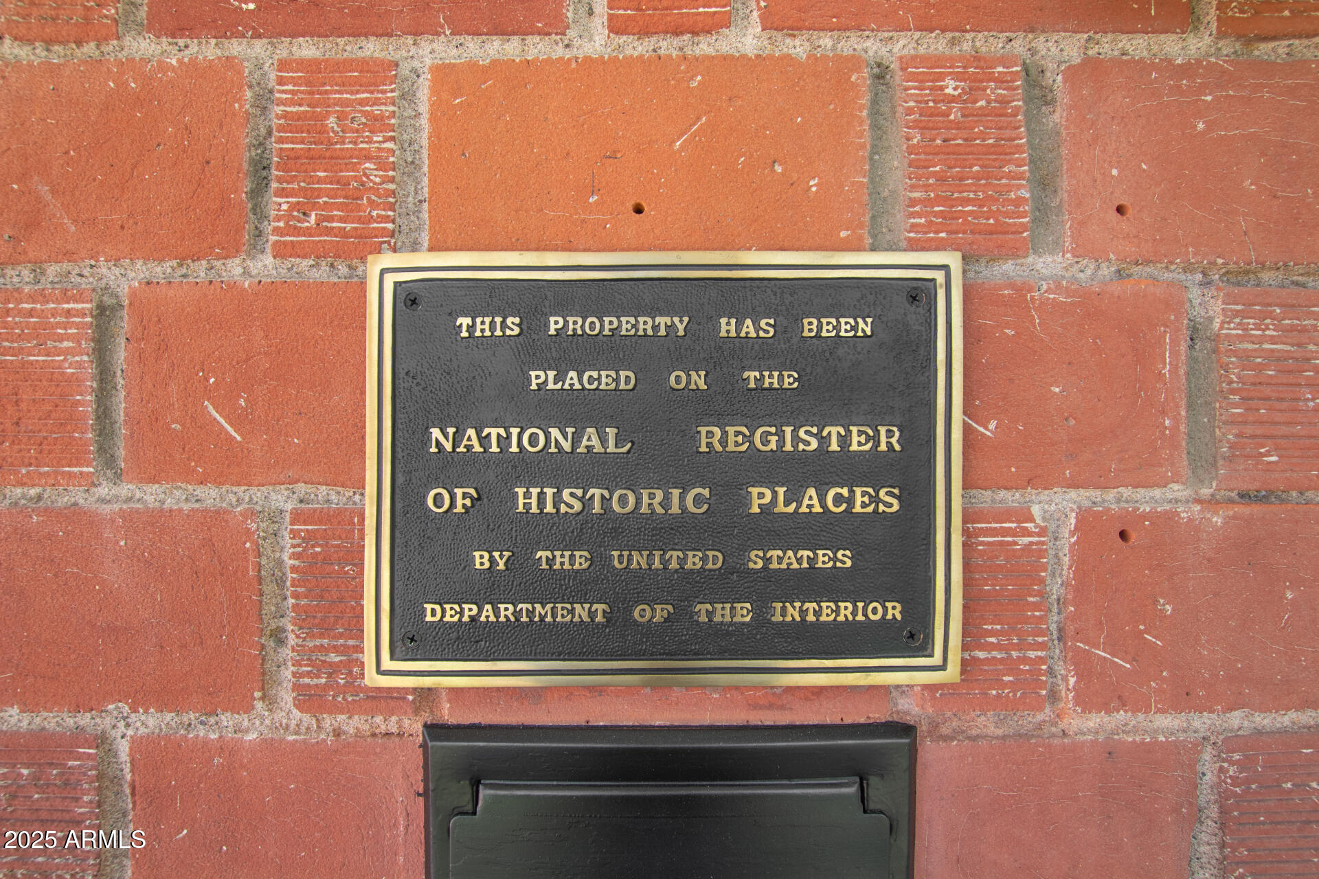 2139 W WHITTON Avenue