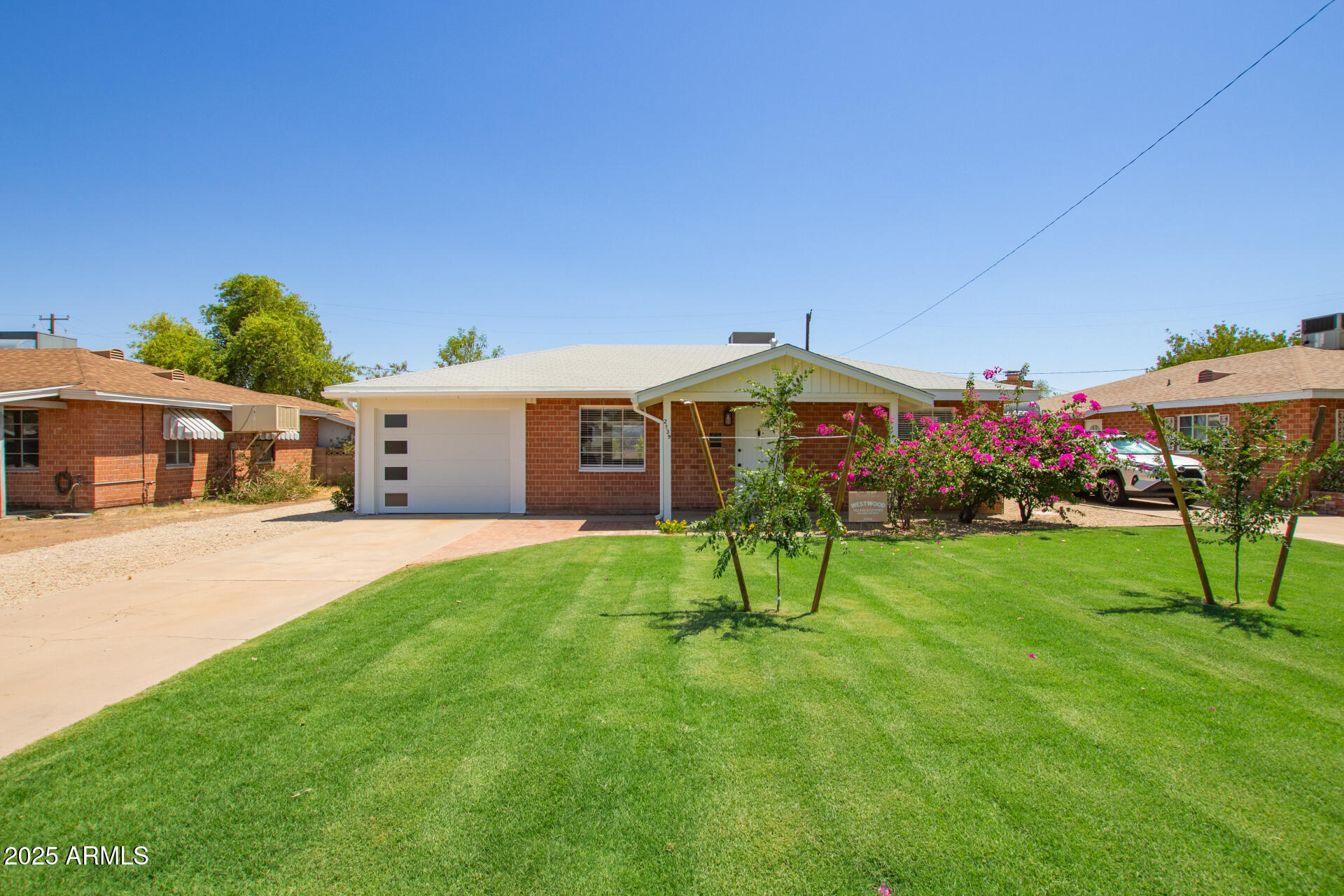 2139 W WHITTON Avenue