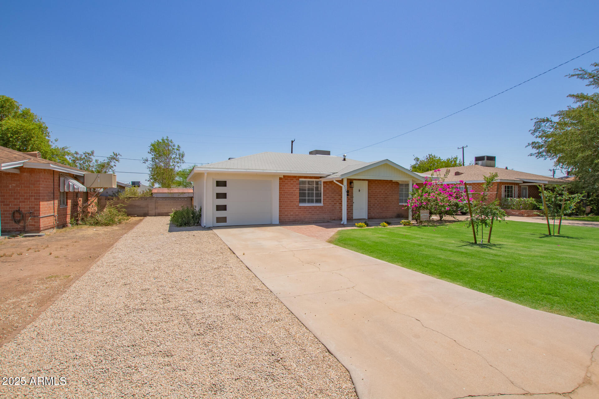 2139 W WHITTON Avenue