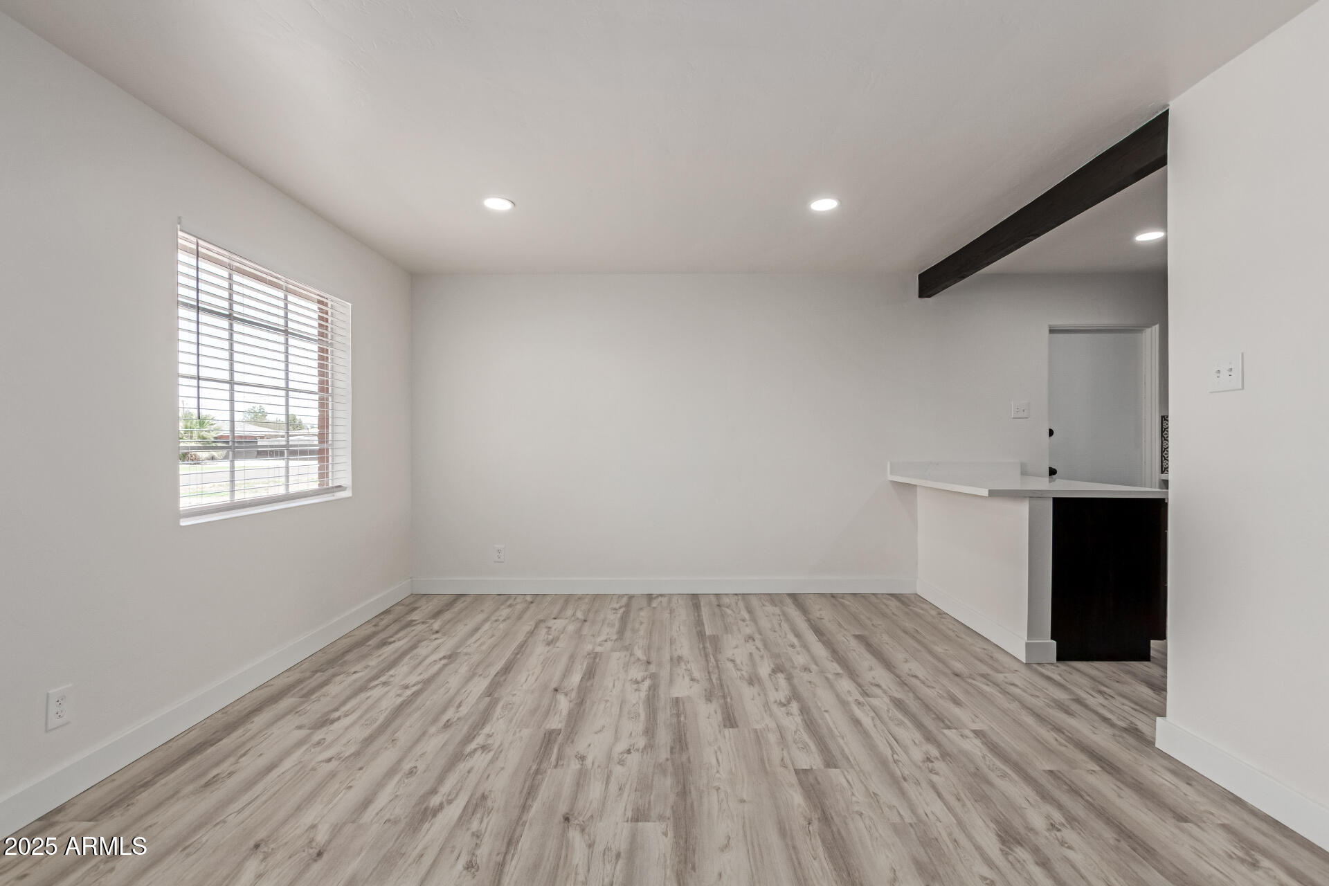 2139 W WHITTON Avenue