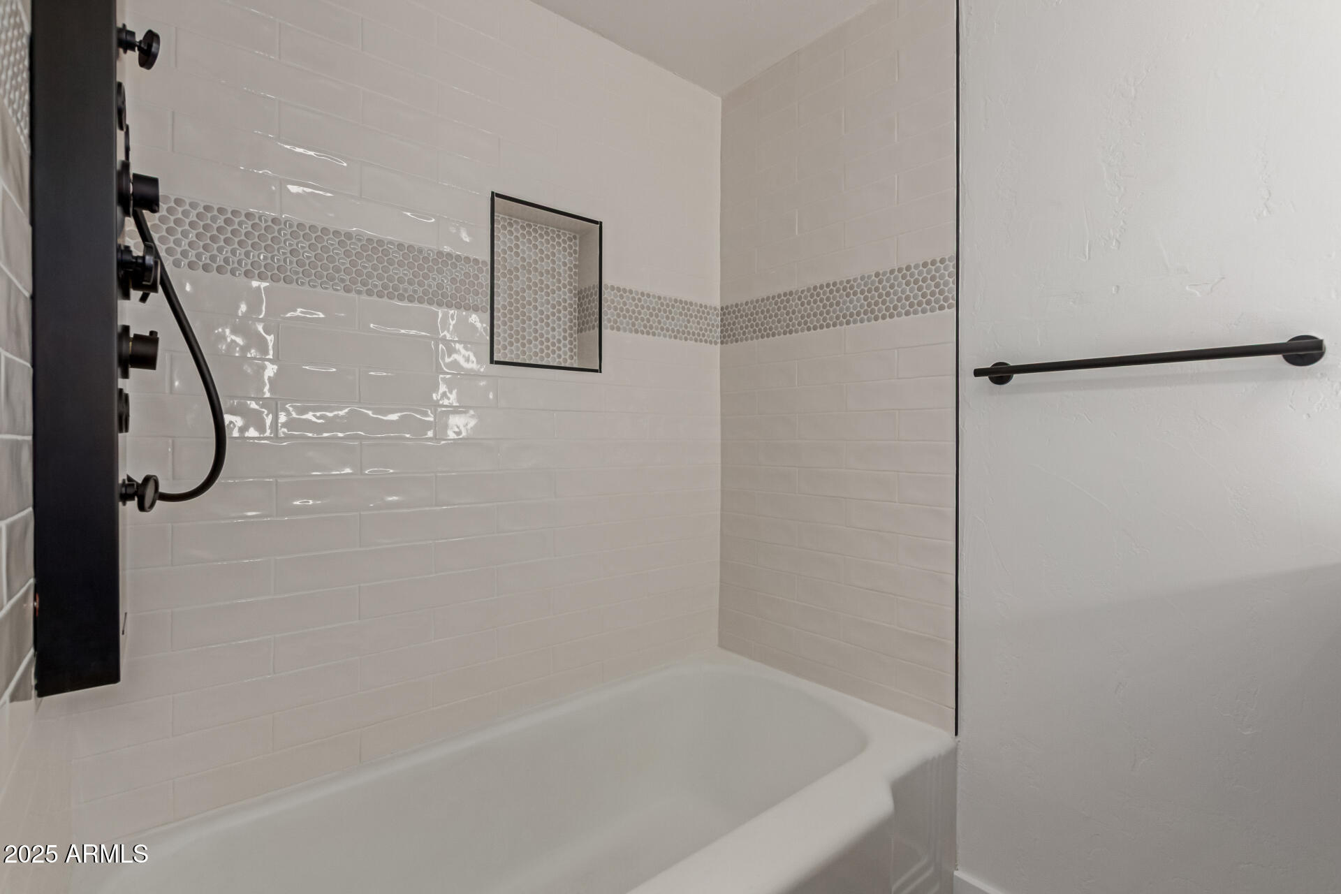 2139 W WHITTON Avenue