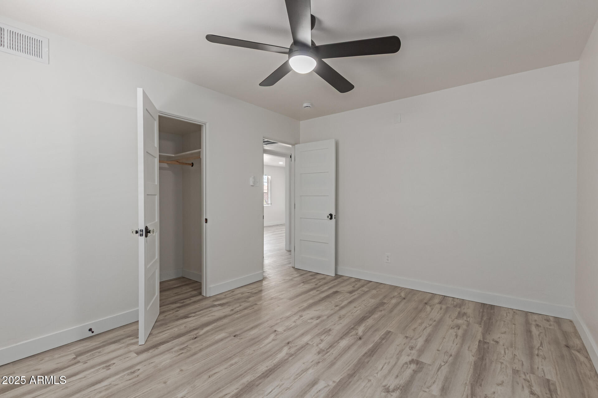 2139 W WHITTON Avenue