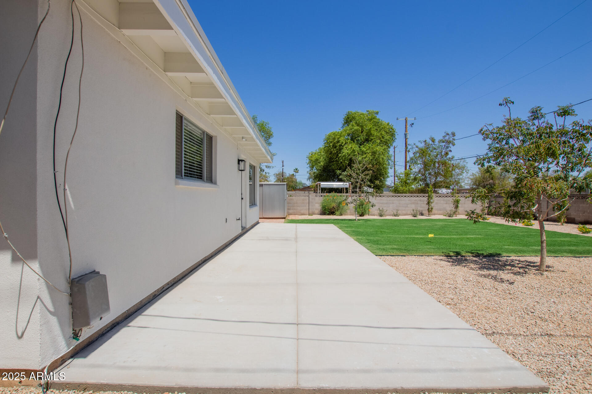 2139 W WHITTON Avenue