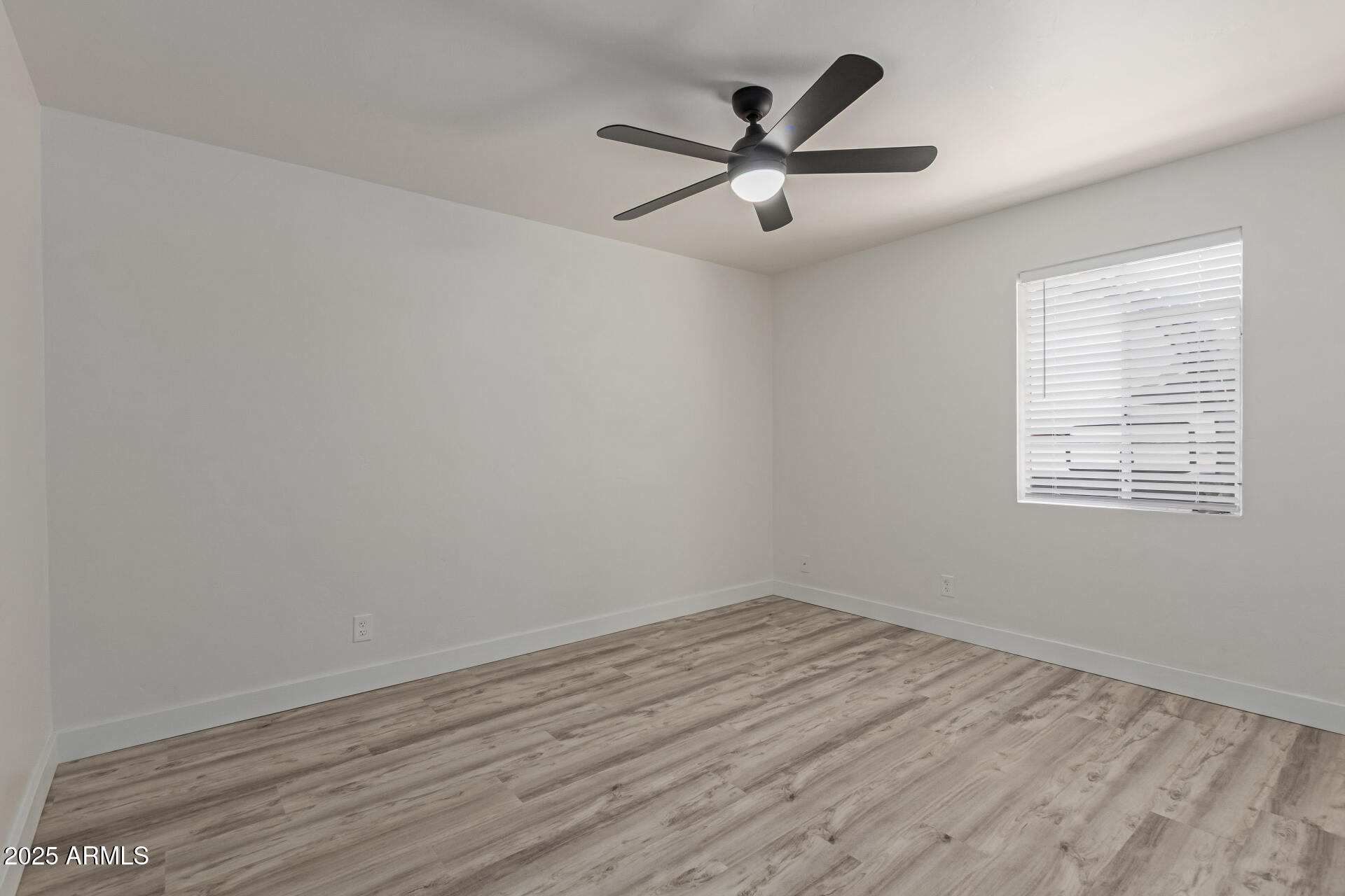 2139 W WHITTON Avenue