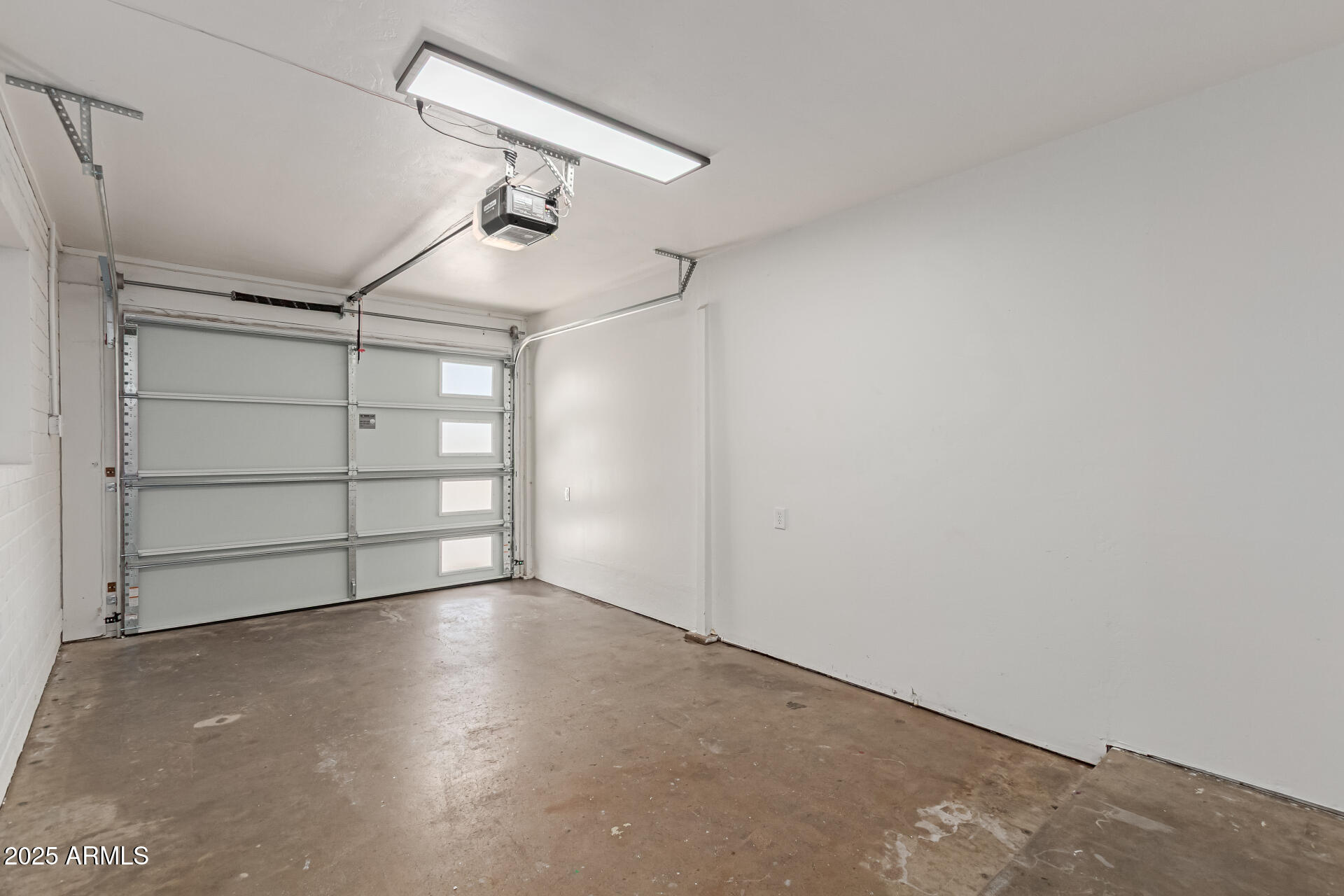 2139 W WHITTON Avenue