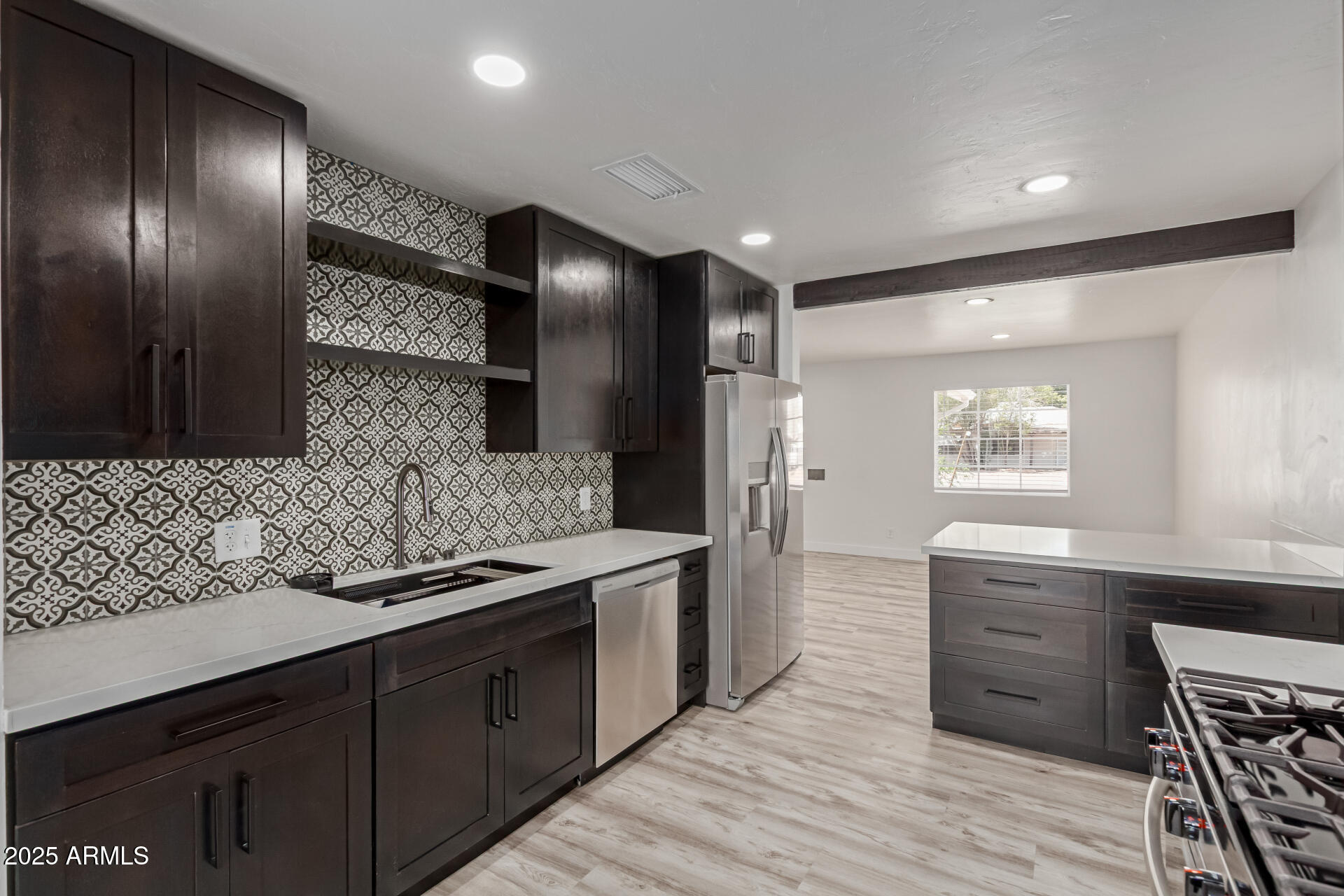 2139 W WHITTON Avenue