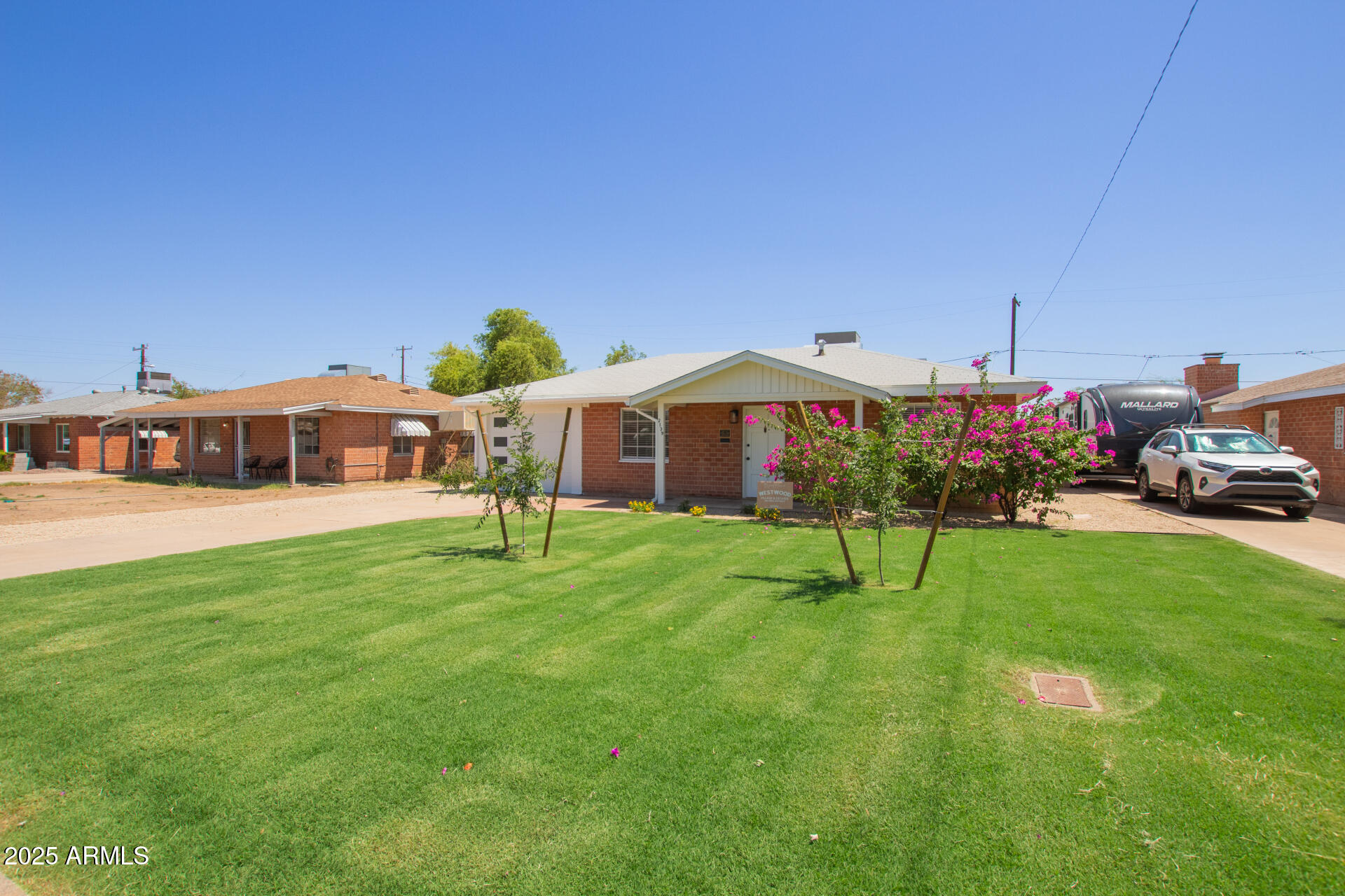 2139 W WHITTON Avenue