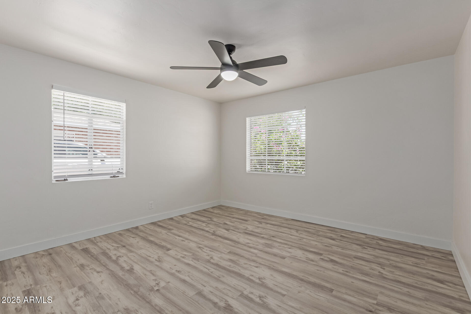 2139 W WHITTON Avenue