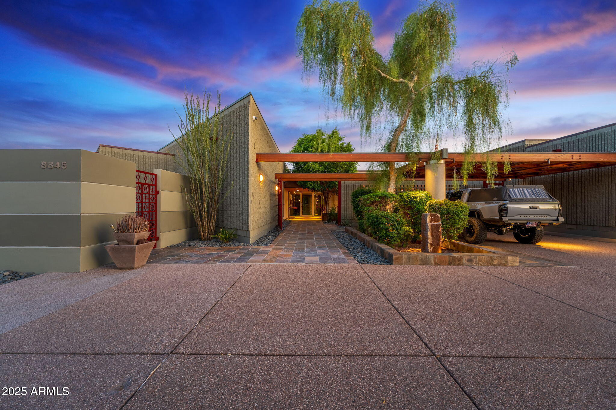 8845 E SIERRA PINTA Drive