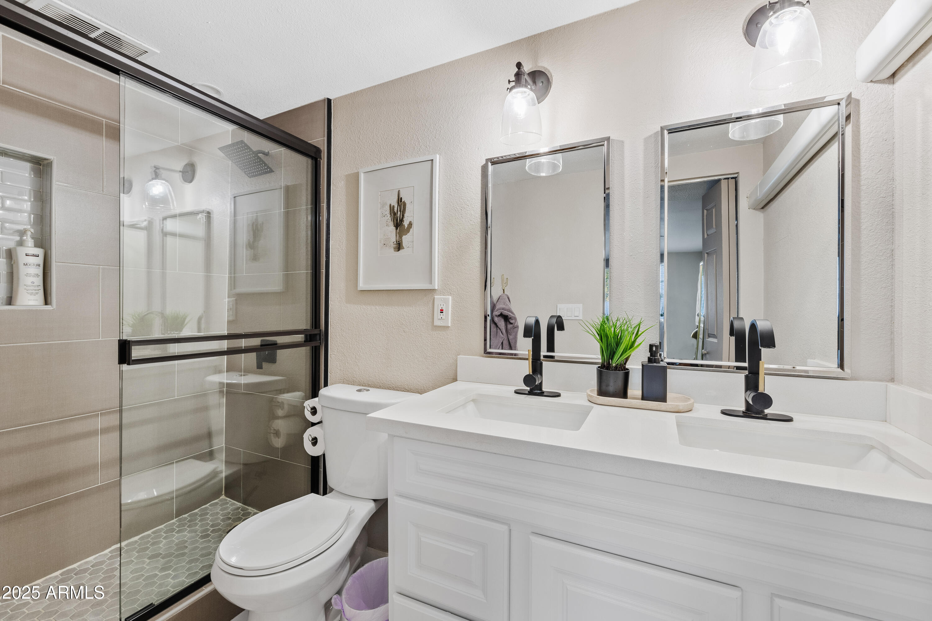 2722 E VIRGINIA Avenue