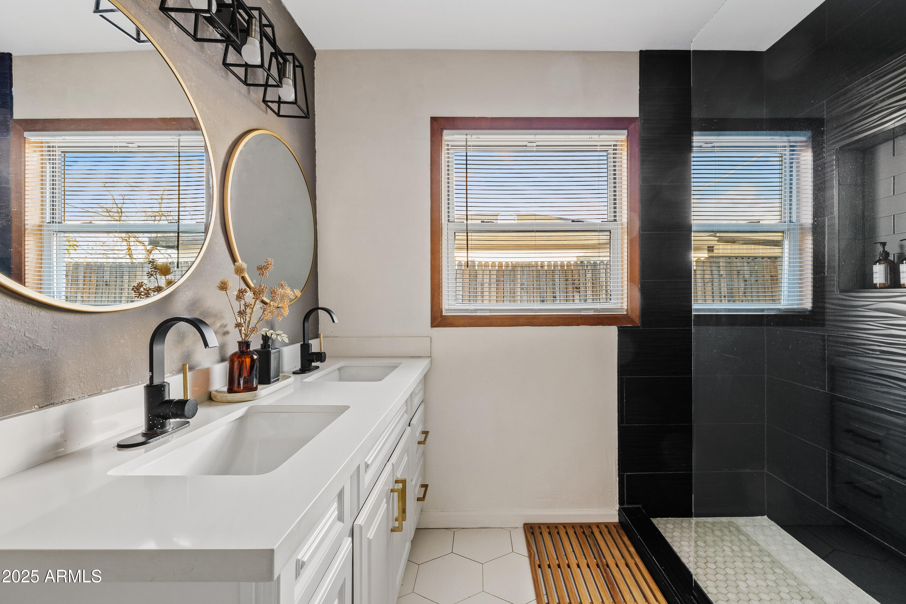 2722 E VIRGINIA Avenue