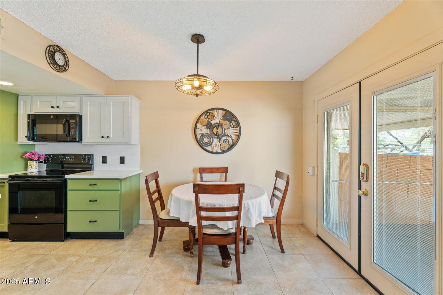 1916 W Morningside Drive, 97