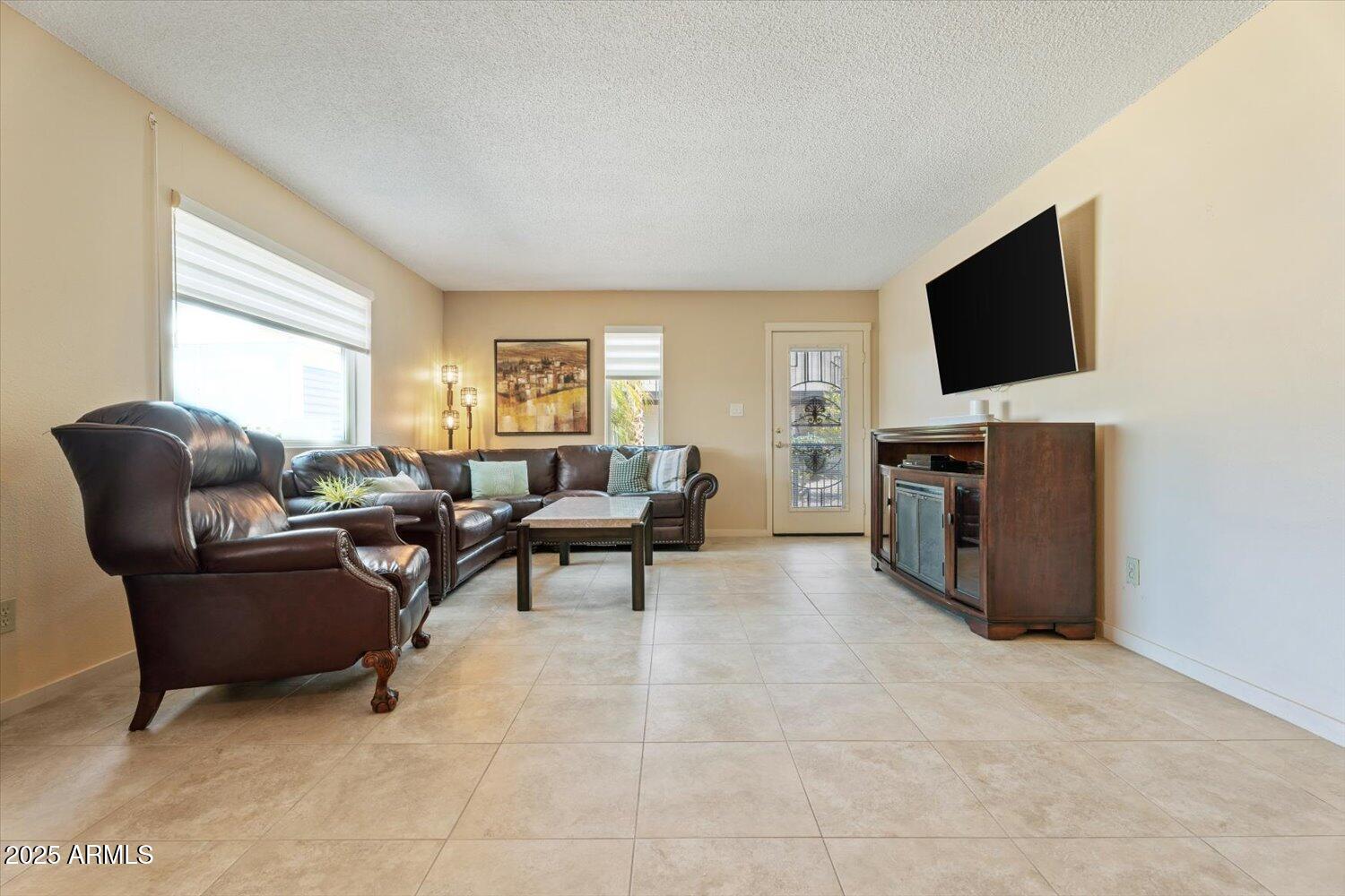 1916 W Morningside Drive, 97