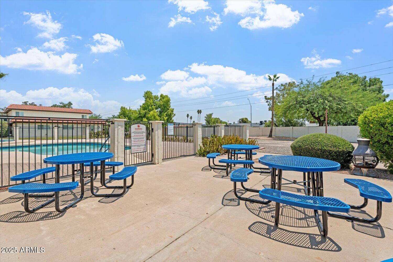 1916 W Morningside Drive, 97