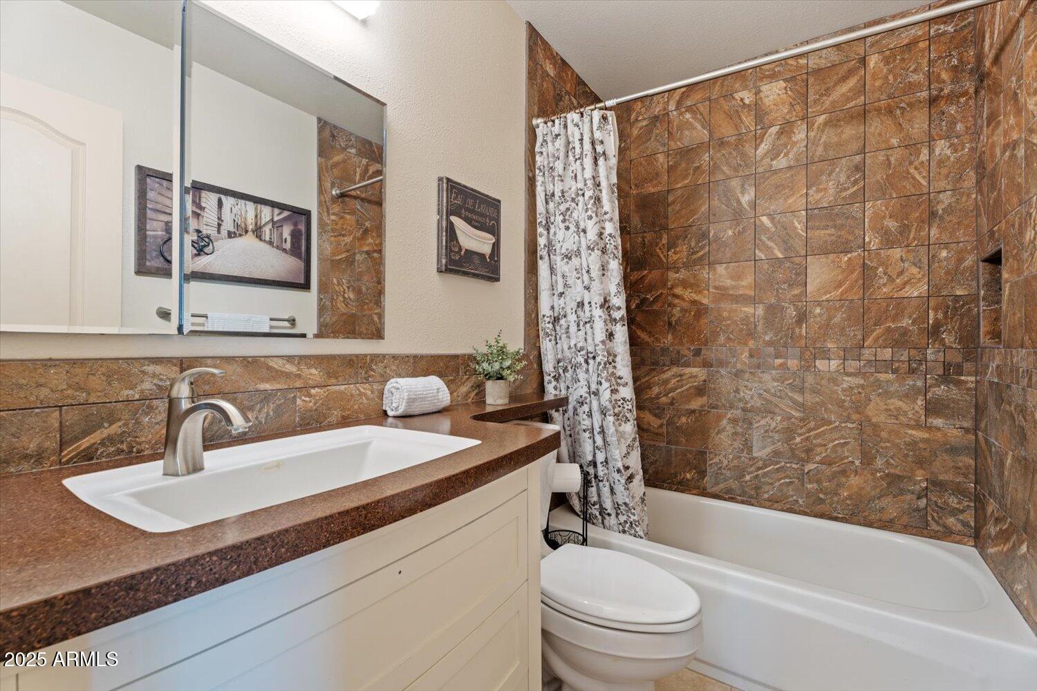 1916 W Morningside Drive, 97