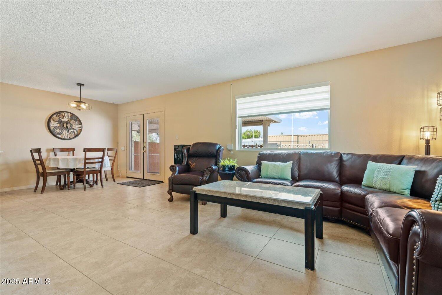 1916 W Morningside Drive, 97