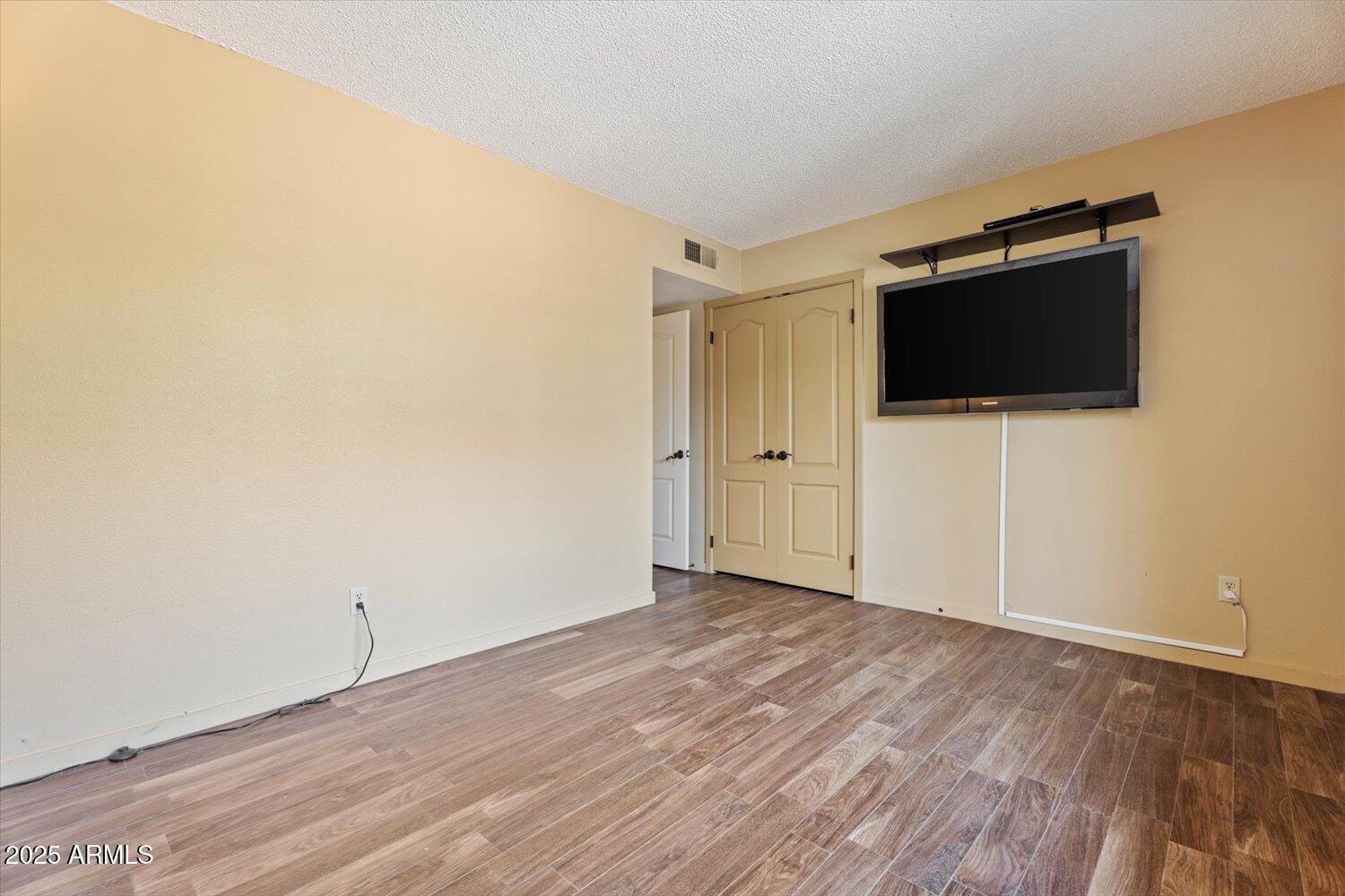 1916 W Morningside Drive, 97