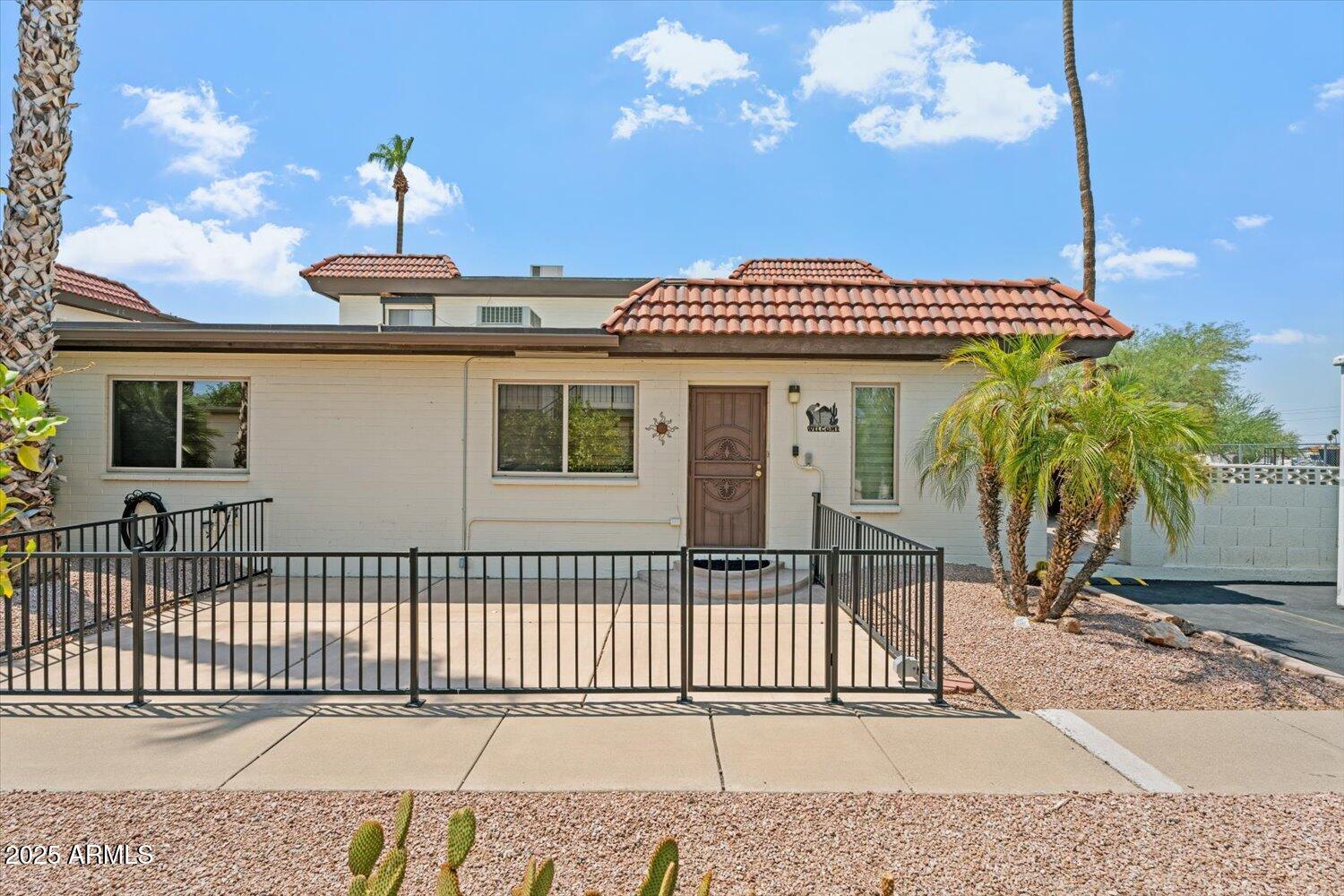 1916 W Morningside Drive, 97