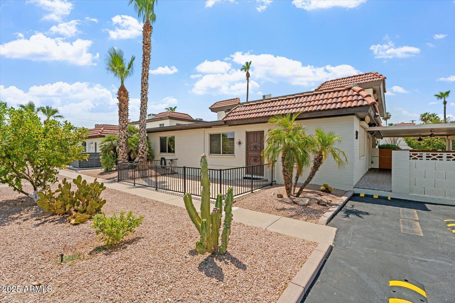 1916 W Morningside Drive, 97