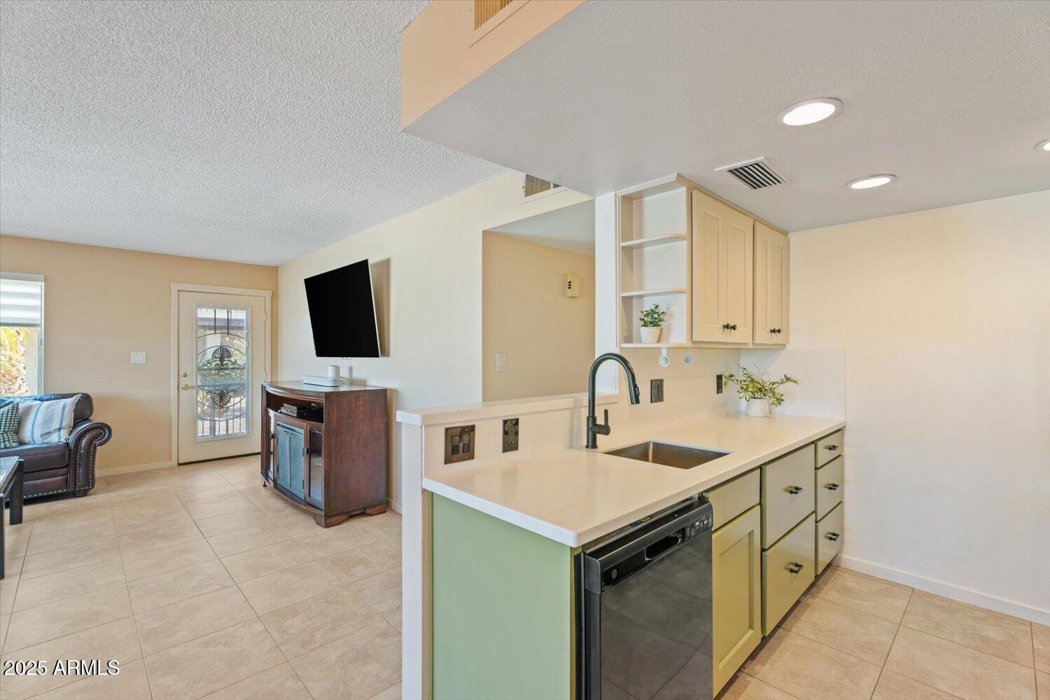 1916 W Morningside Drive, 97