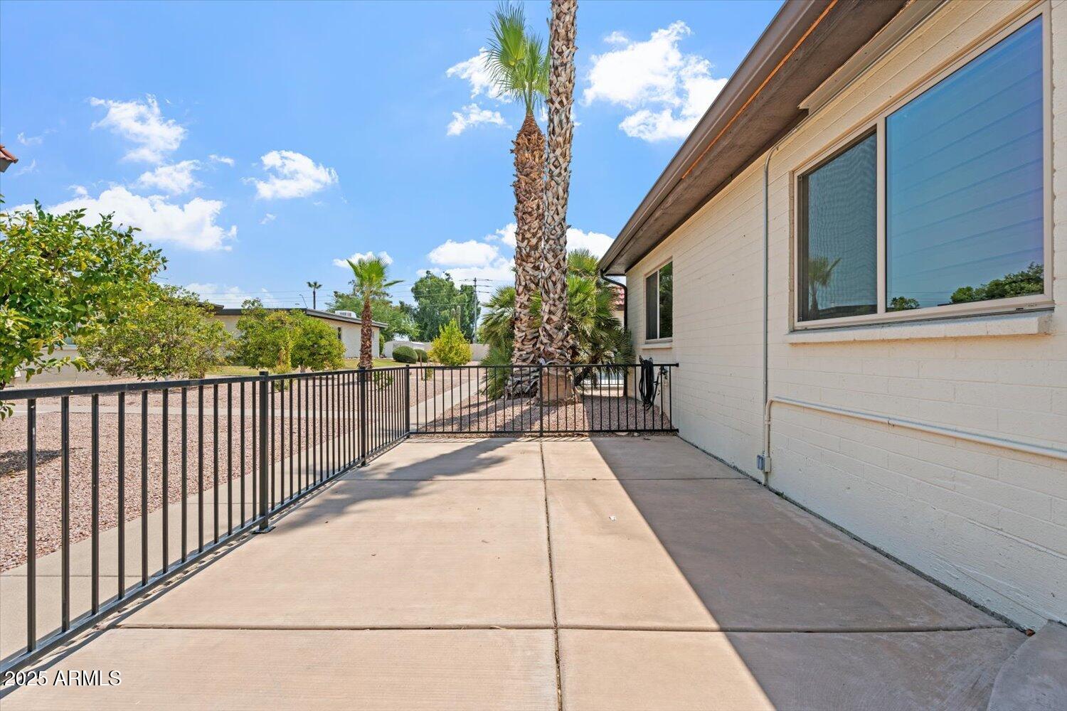 1916 W Morningside Drive, 97