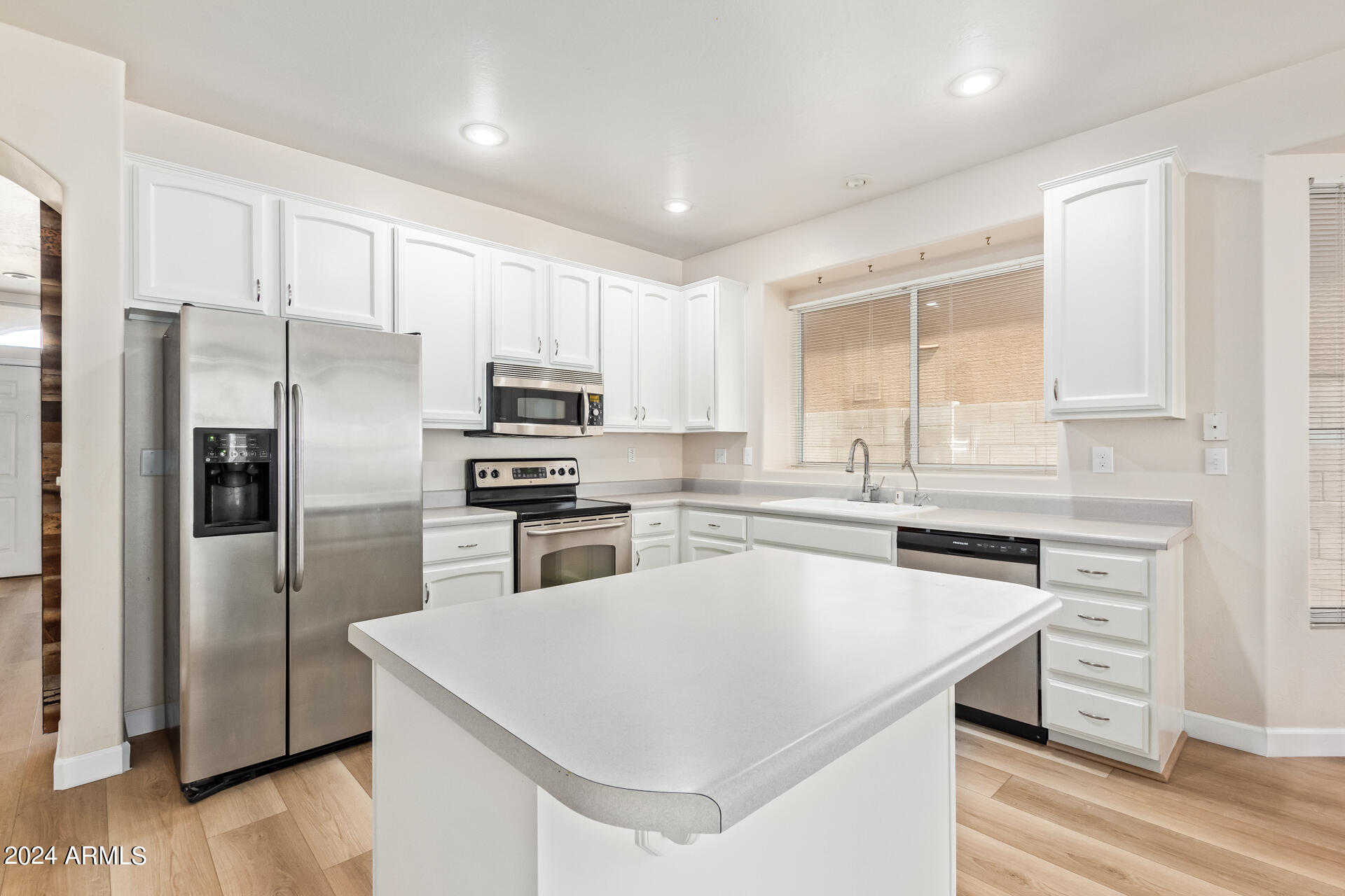 6215 W NAVAJO Drive