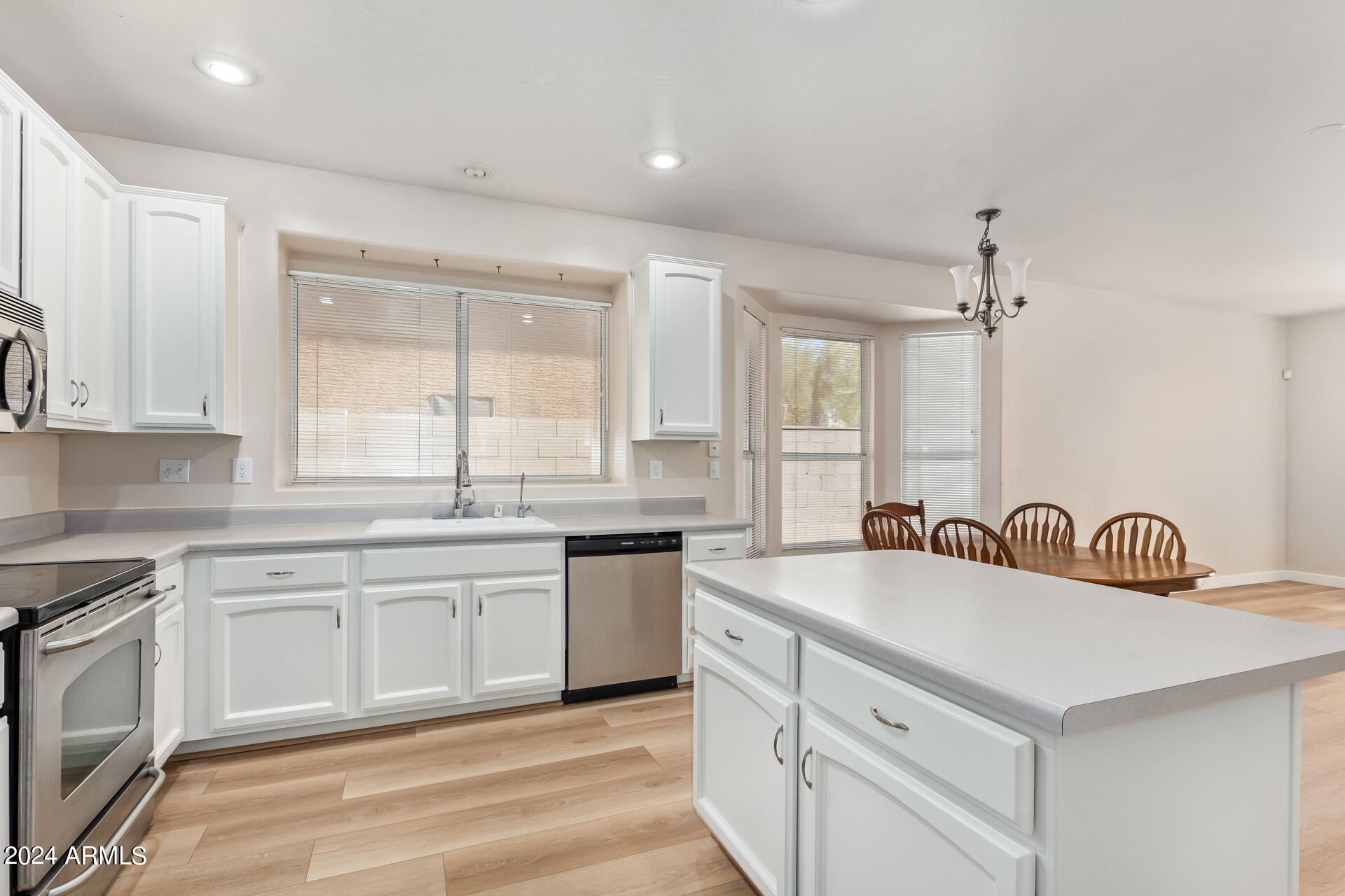 6215 W NAVAJO Drive