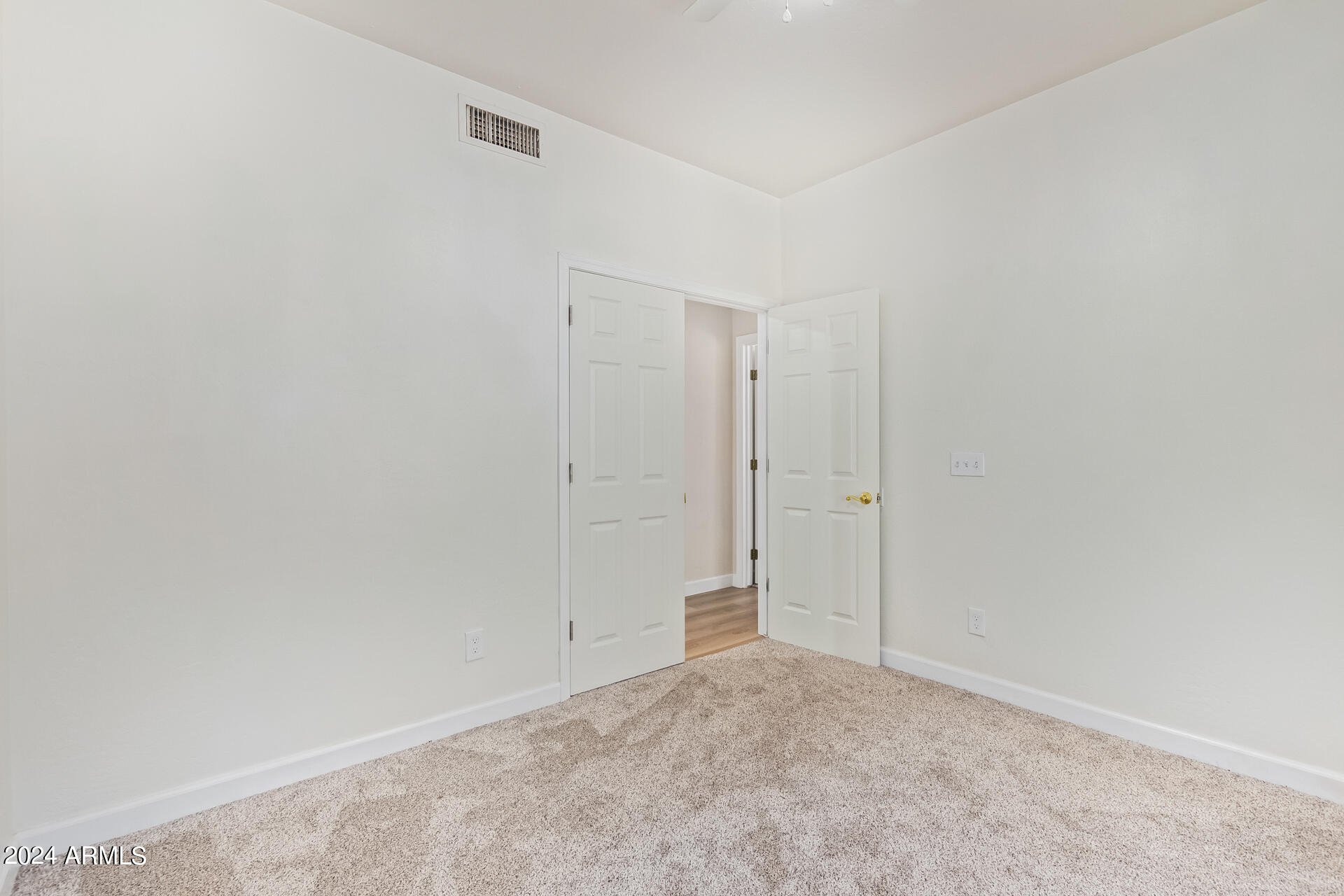 6215 W NAVAJO Drive