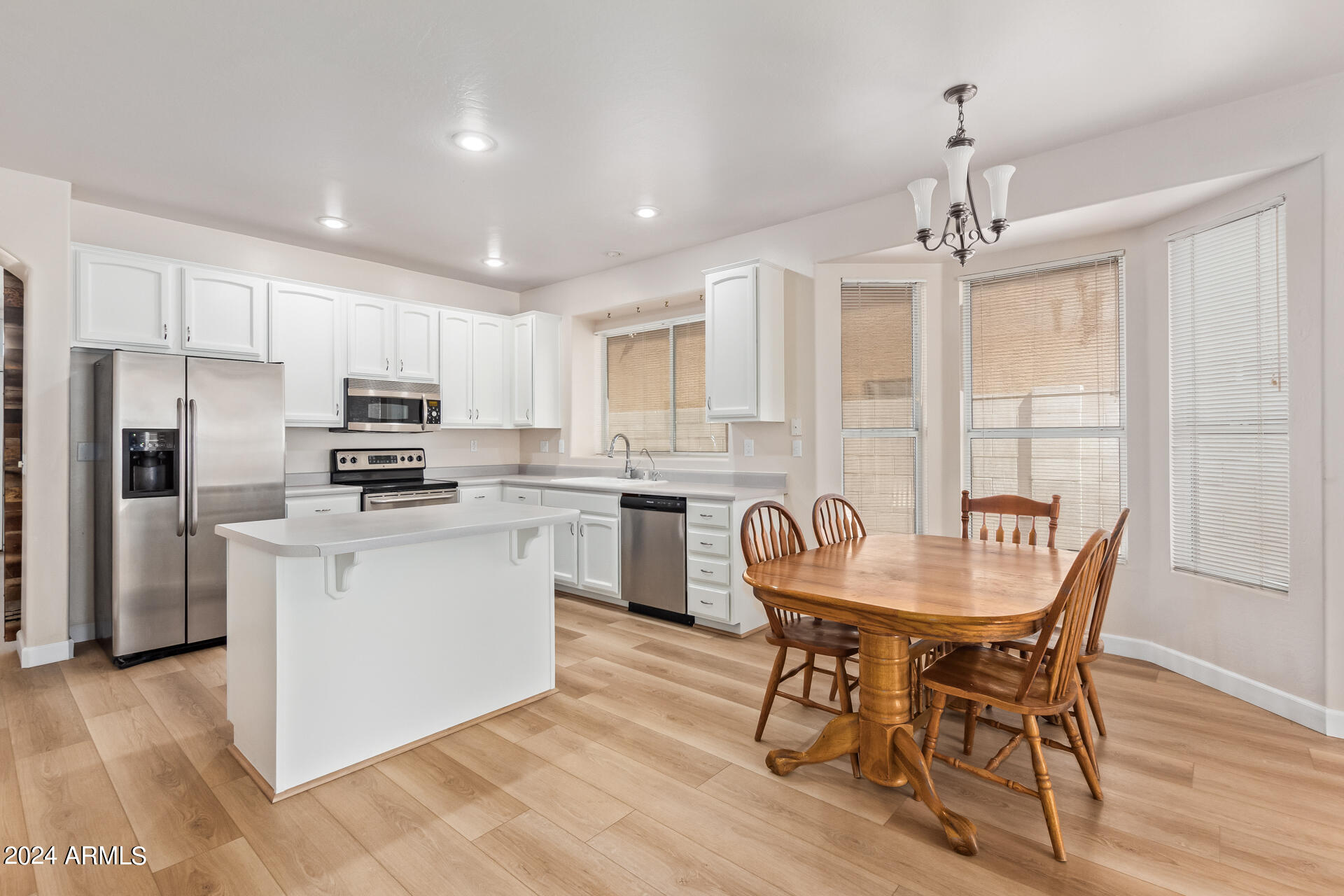 6215 W NAVAJO Drive