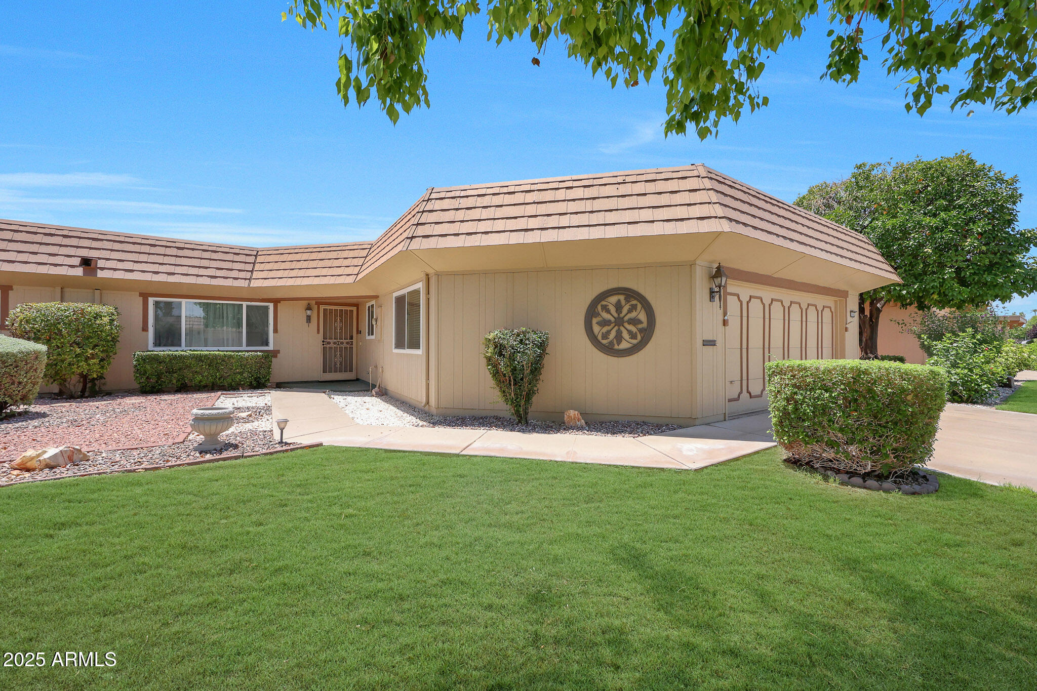 10461 W HUTTON Drive