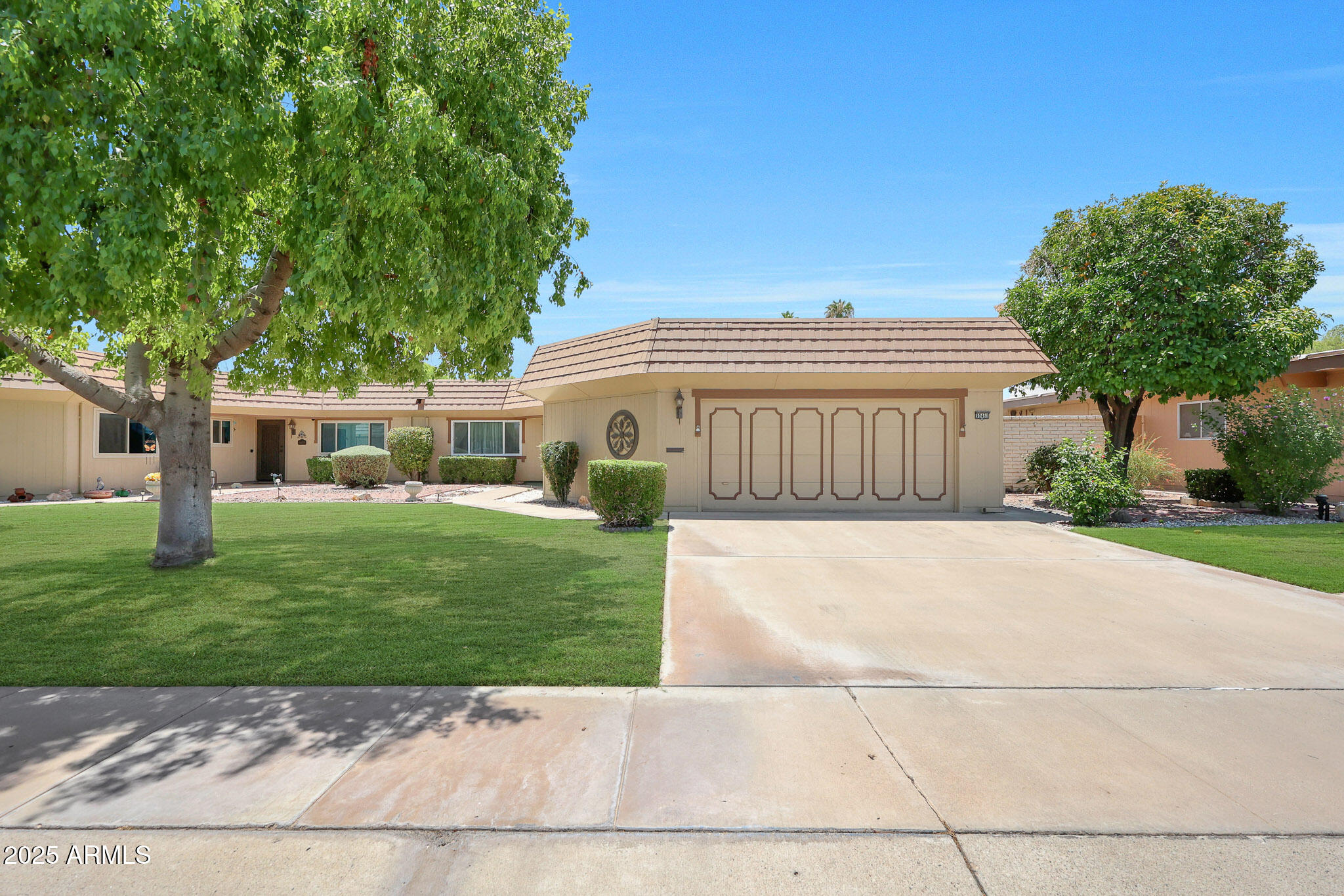 10461 W HUTTON Drive