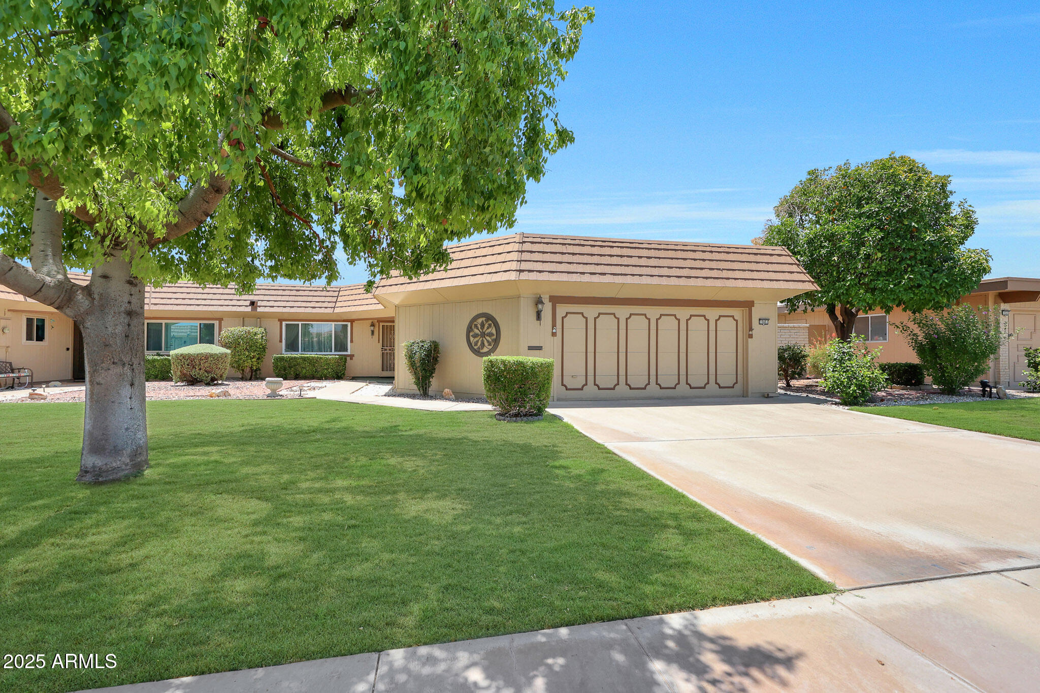 10461 W HUTTON Drive
