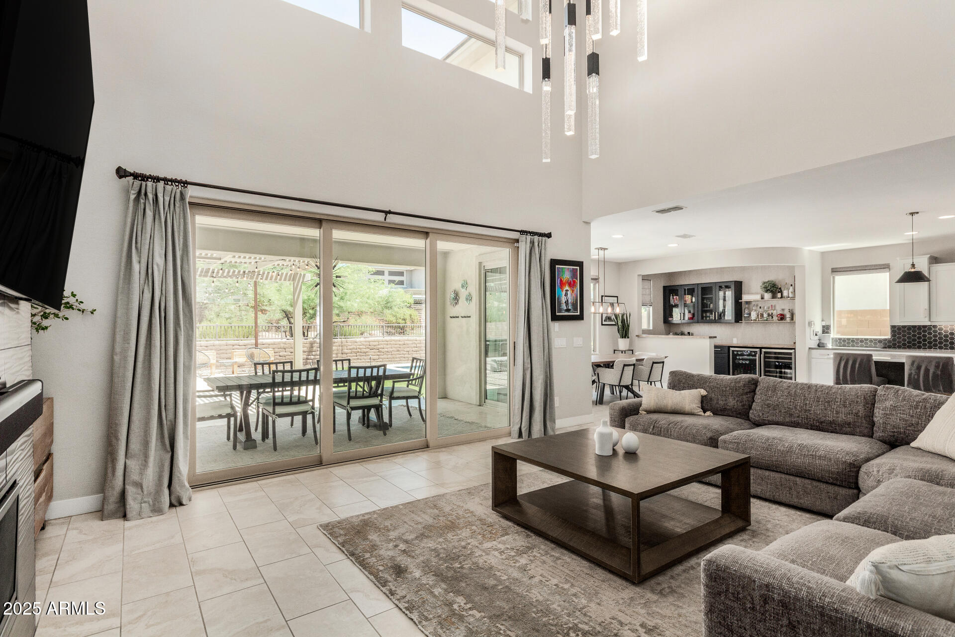 3428 E LOUISE Drive