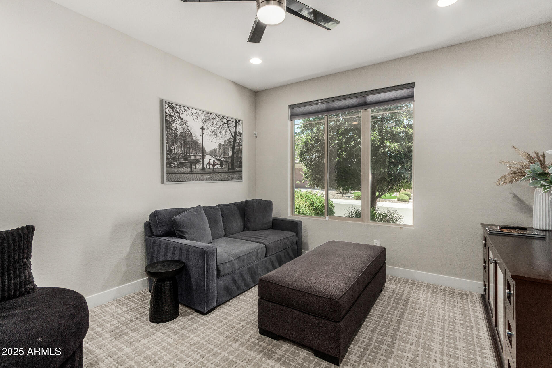 3428 E LOUISE Drive